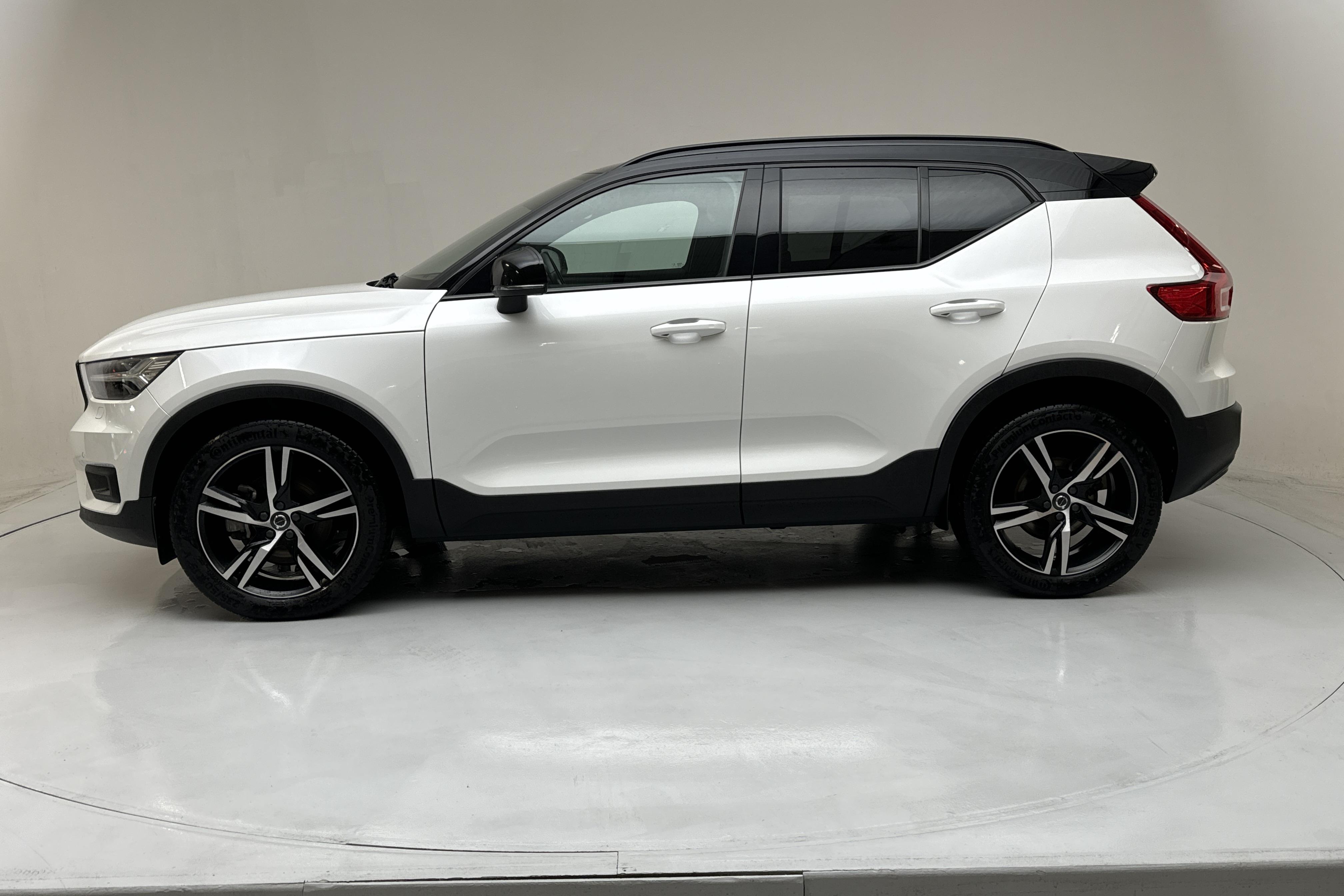 Volvo XC40 B4 AWD (197hk) - 98 180 km - Automaatne - valge - 2021