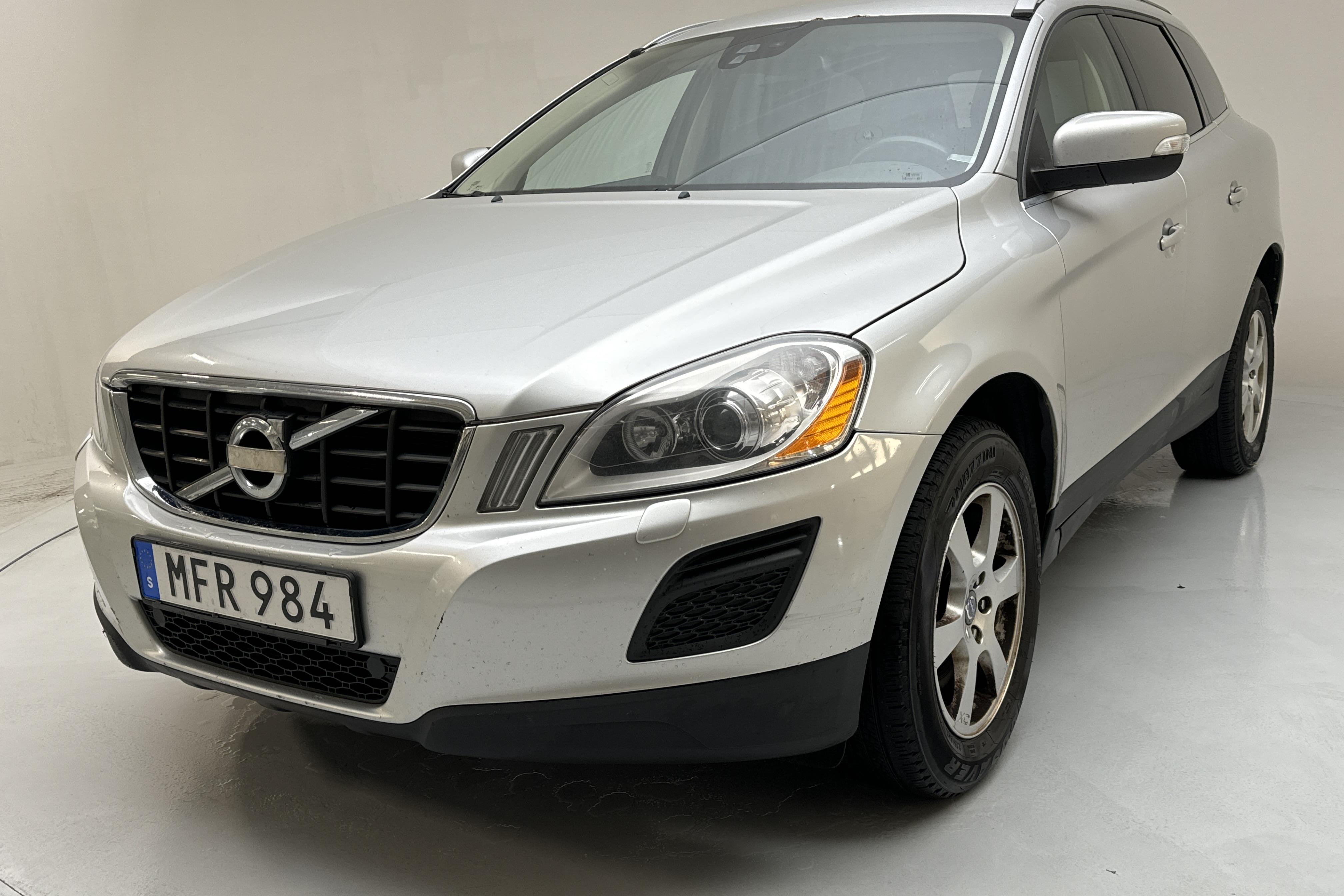 Volvo XC60 D3 2WD (163hk) - 265 610 km - Automatic - Light Grey - 2012