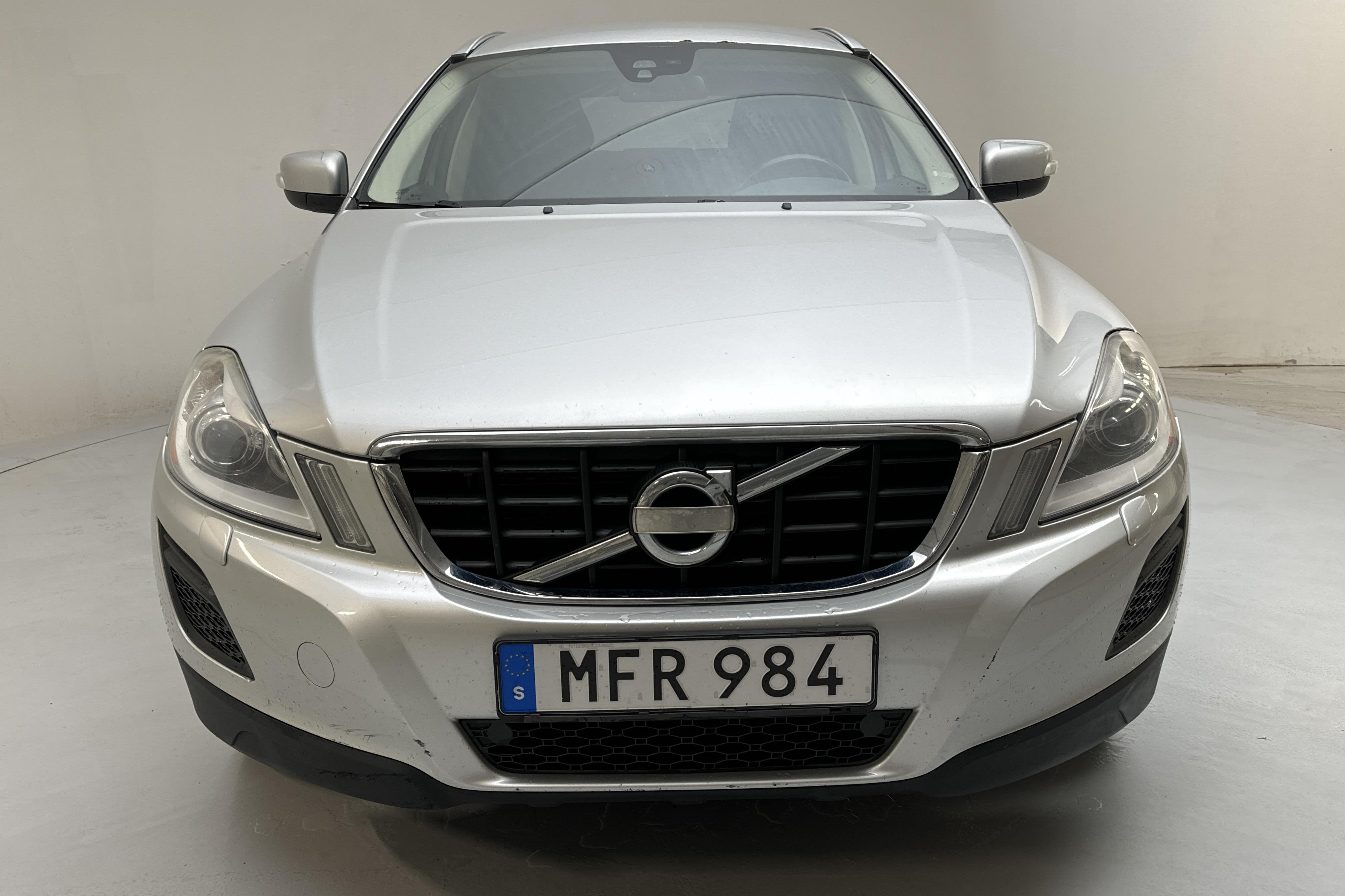 Volvo XC60 D3 2WD (163hk) - 26 561 mil - Automat - Light Grey - 2012