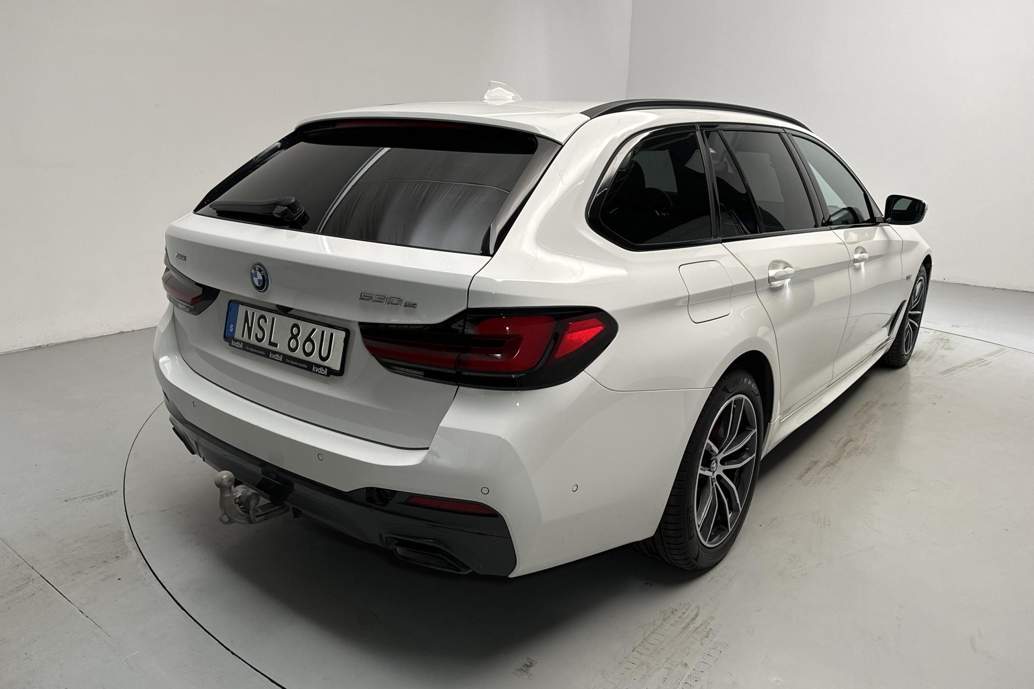 BMW 530e xDrive Touring, G31 12kWh LCI (292hk) - 5 260 mil - Automat - vit - 2023