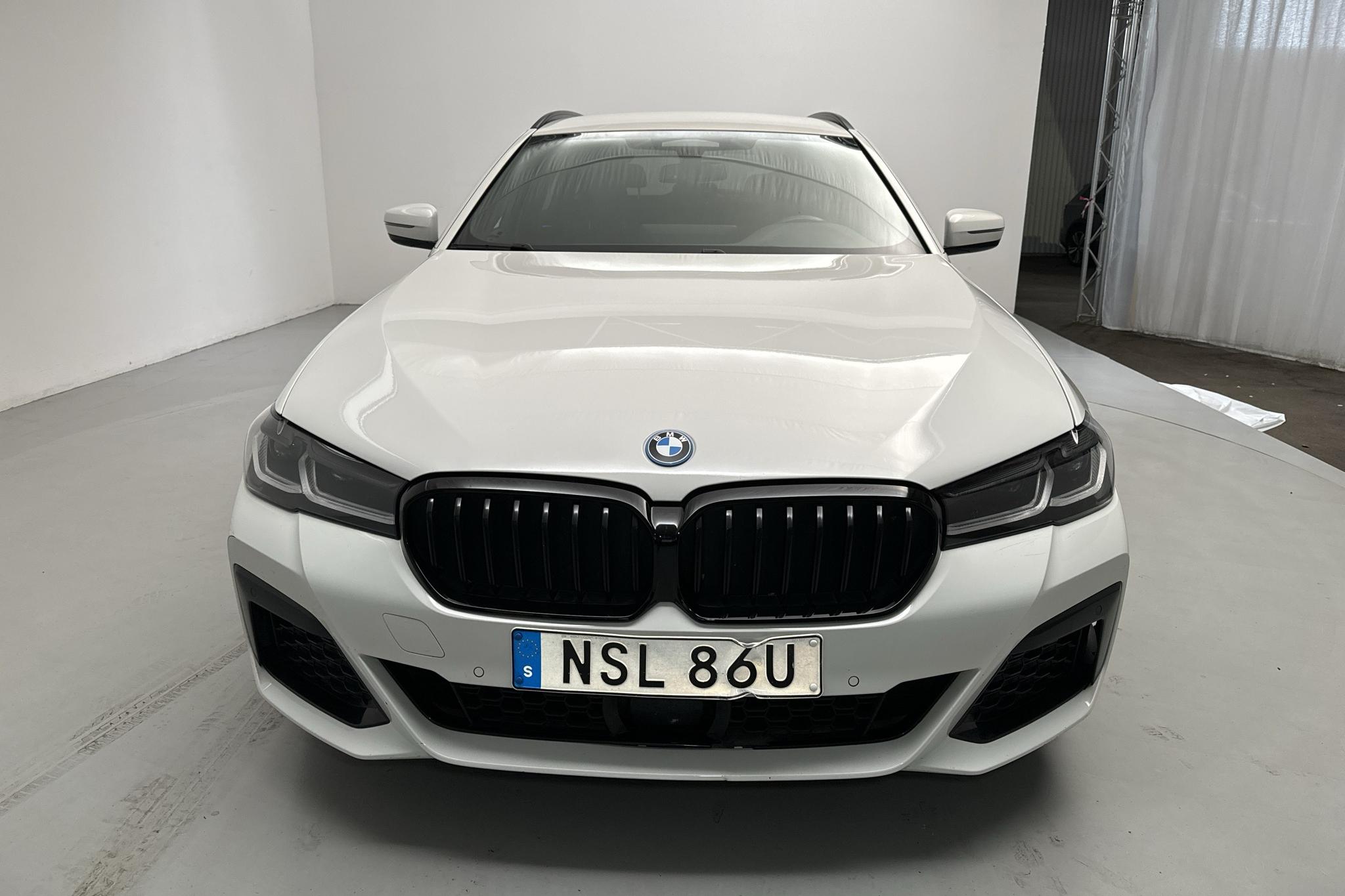 BMW 530e xDrive Touring, G31 12kWh LCI (292hk) - 52 600 km - Automaattinen - valkoinen - 2023