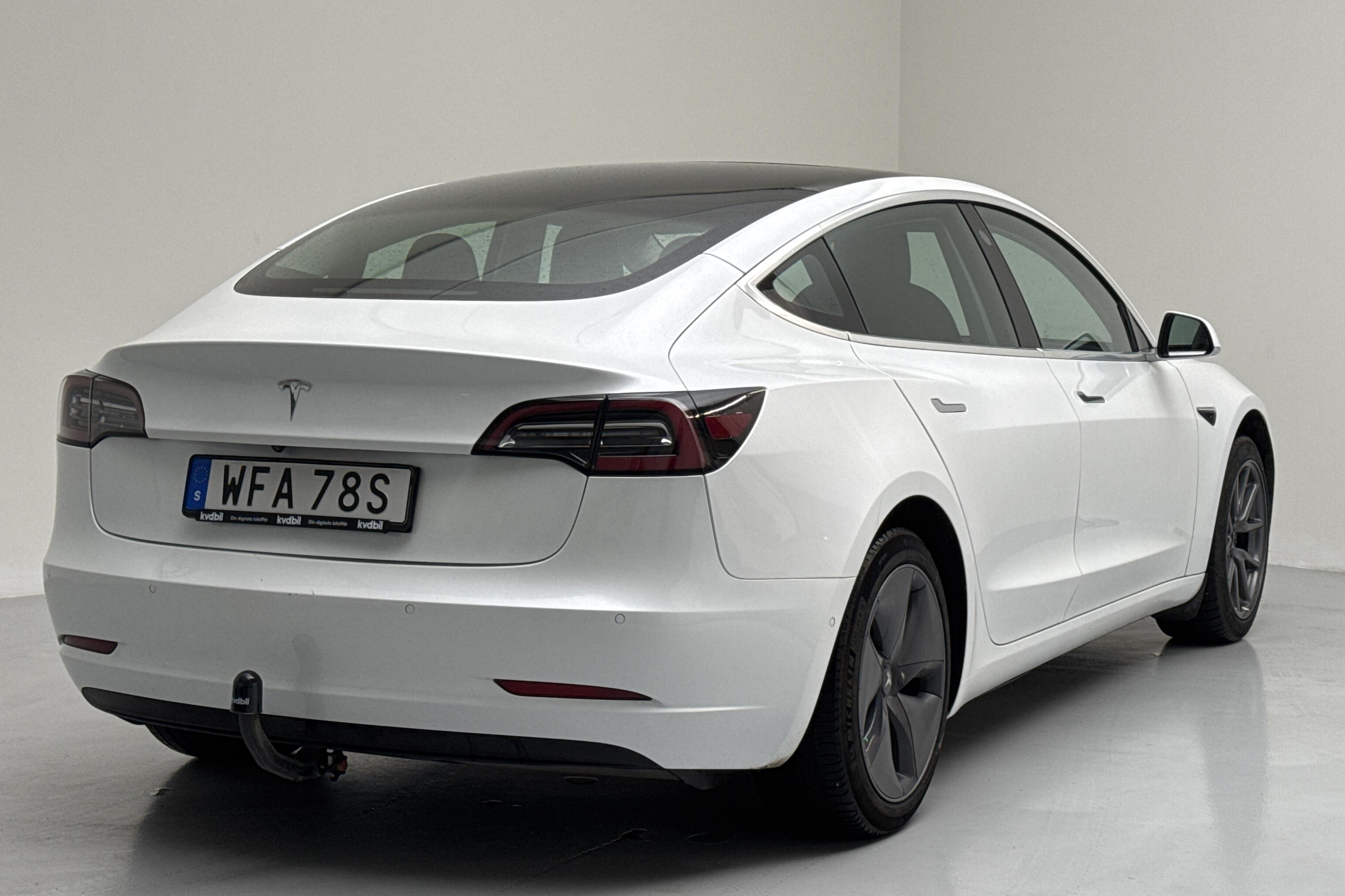 Tesla Model 3 Standard Range RWD - 142 230 km - Automaattinen - valkoinen - 2020