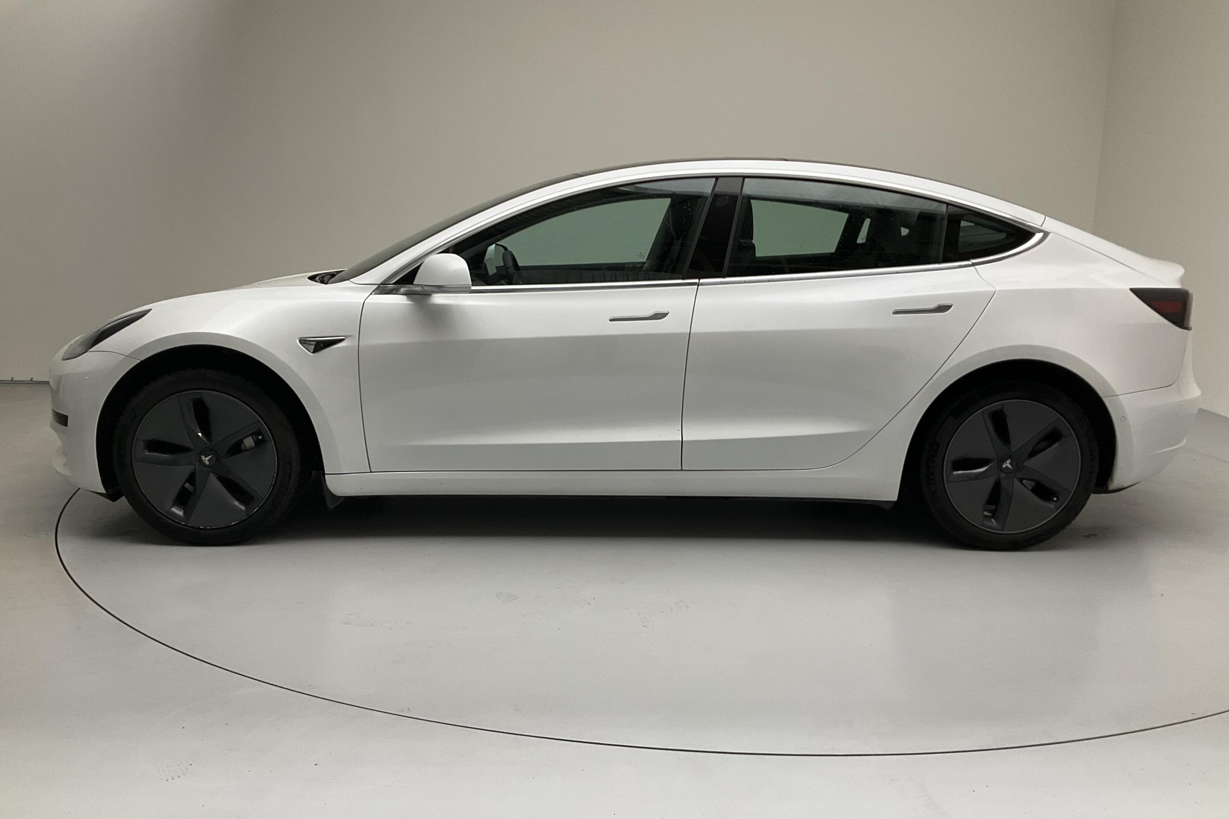 Tesla Model 3 Standard Range RWD - 142 230 km - Automatyczna - biały - 2020