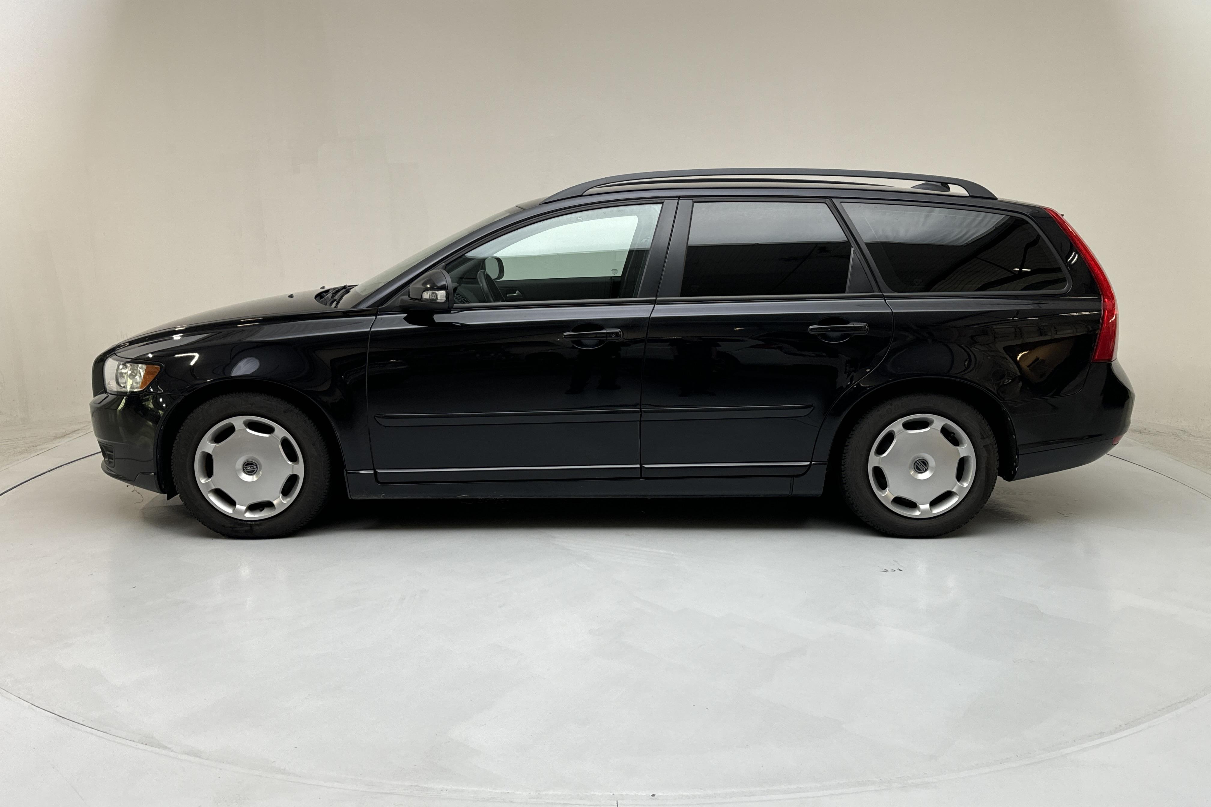 Volvo V50 D2 (115hk) - 18 329 mil - Manuell - svart - 2011