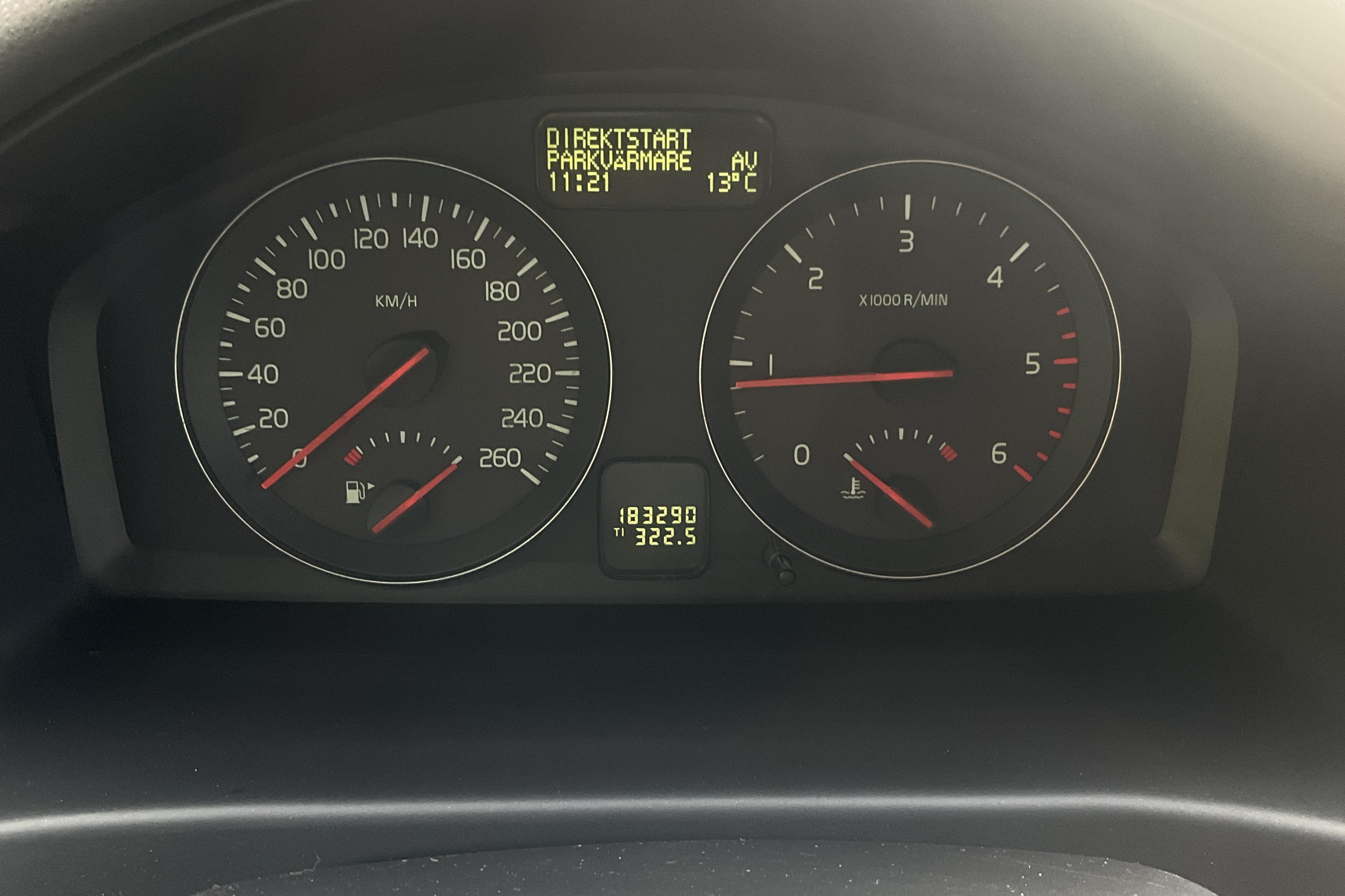 Volvo V50 D2 (115hk) - 183 290 km - Manuaalinen - musta - 2011