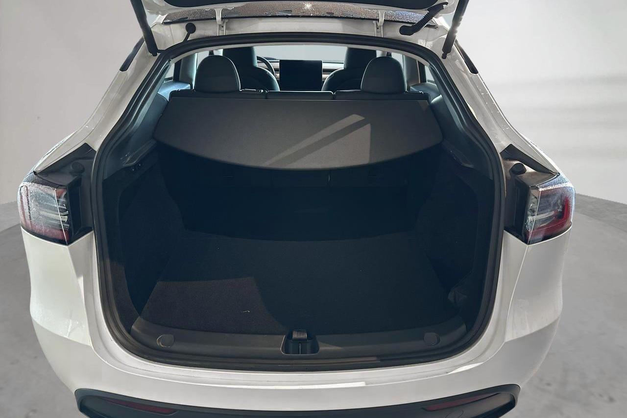 Tesla Model Y Standard Range RWD - 9 630 km - Automaatne - valge - 2024