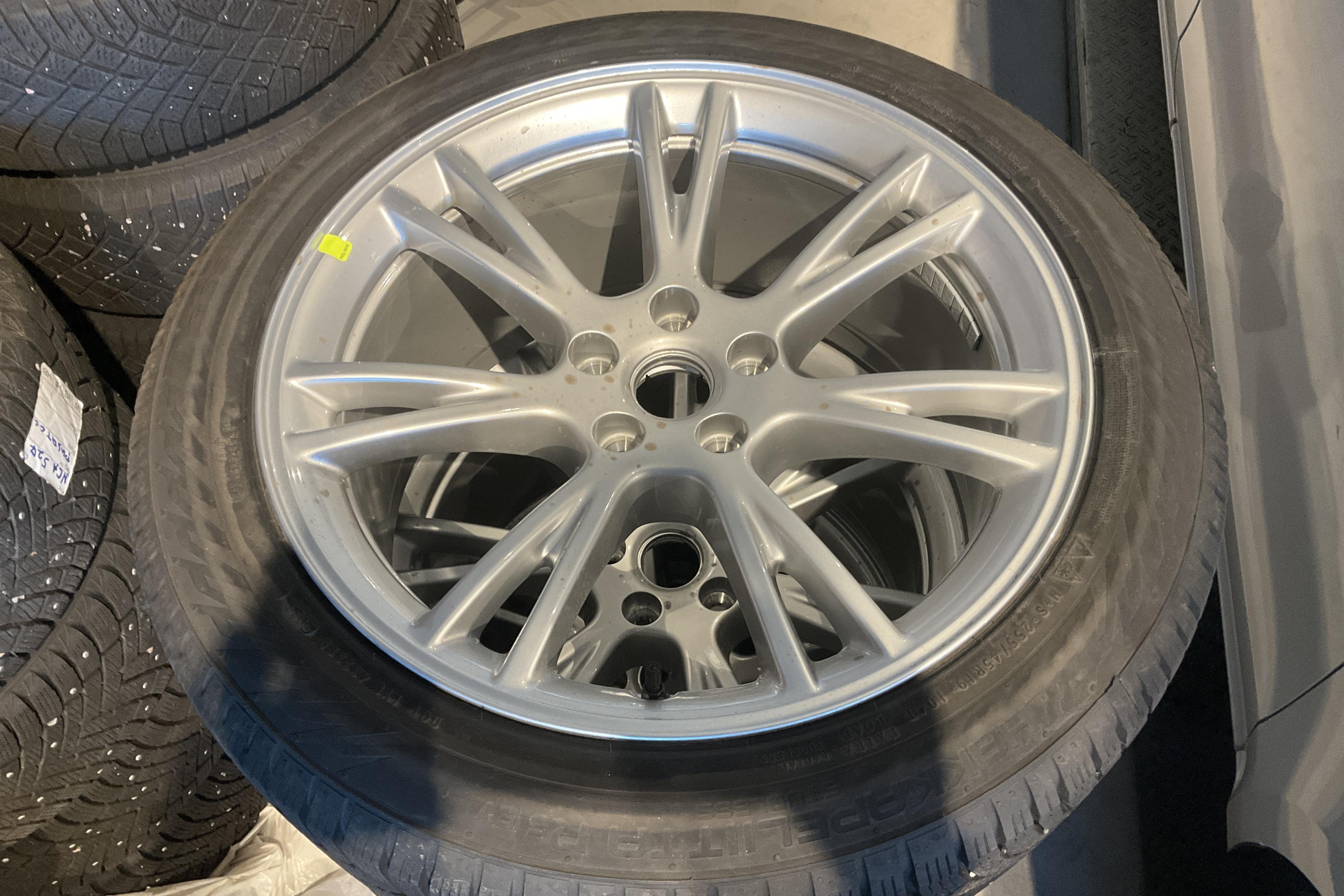 Tesla Model Y Standard Range RWD - 9 630 km - Automaatne - valge - 2024