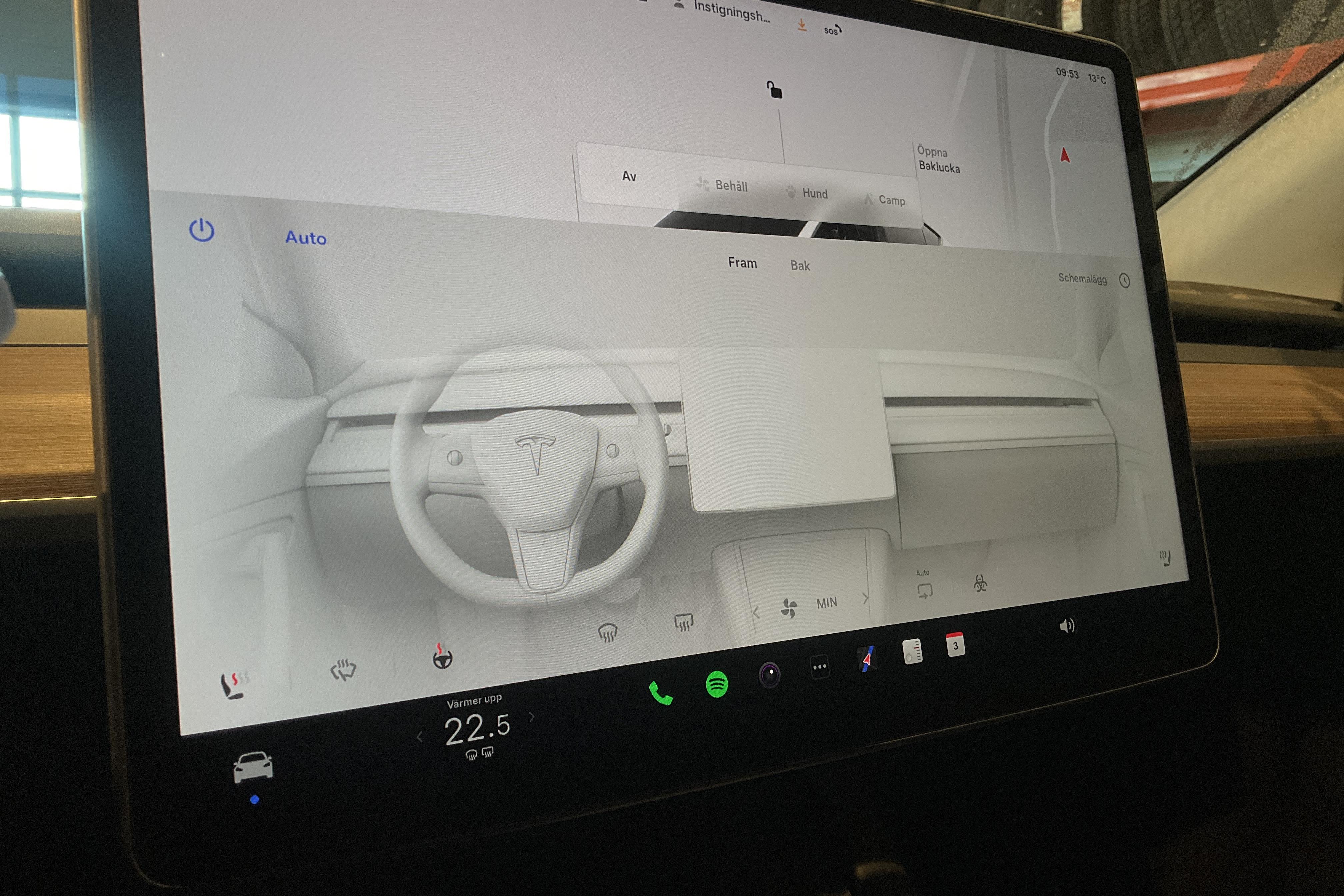 Tesla Model Y Standard Range RWD - 9 630 km - Automaatne - valge - 2024