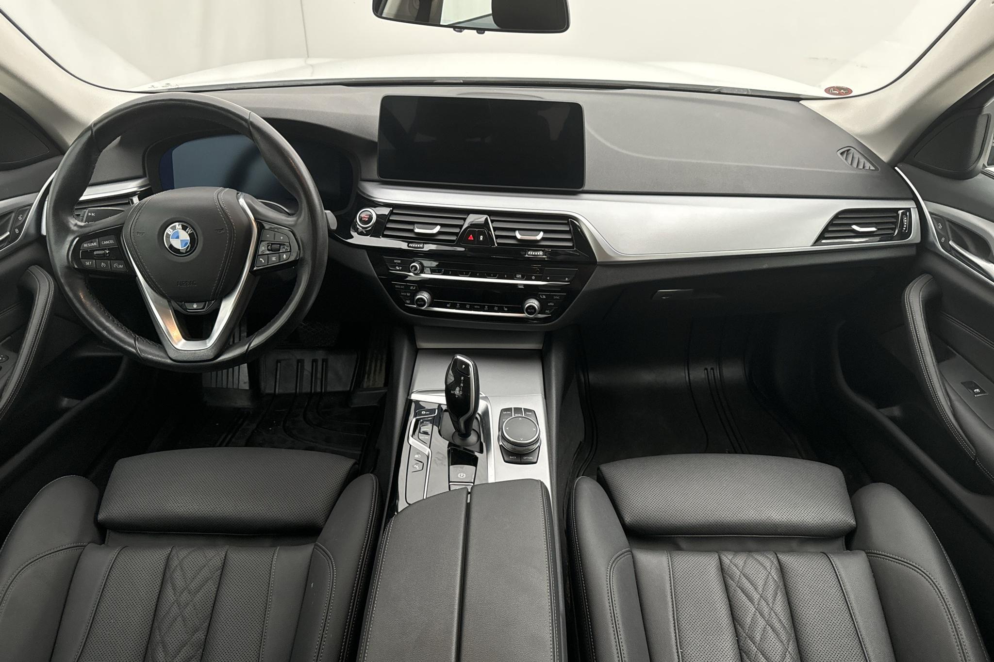 BMW 530e Touring, G31 12kWh LCI (292hk) - 55 950 km - Automaatne - valge - 2021