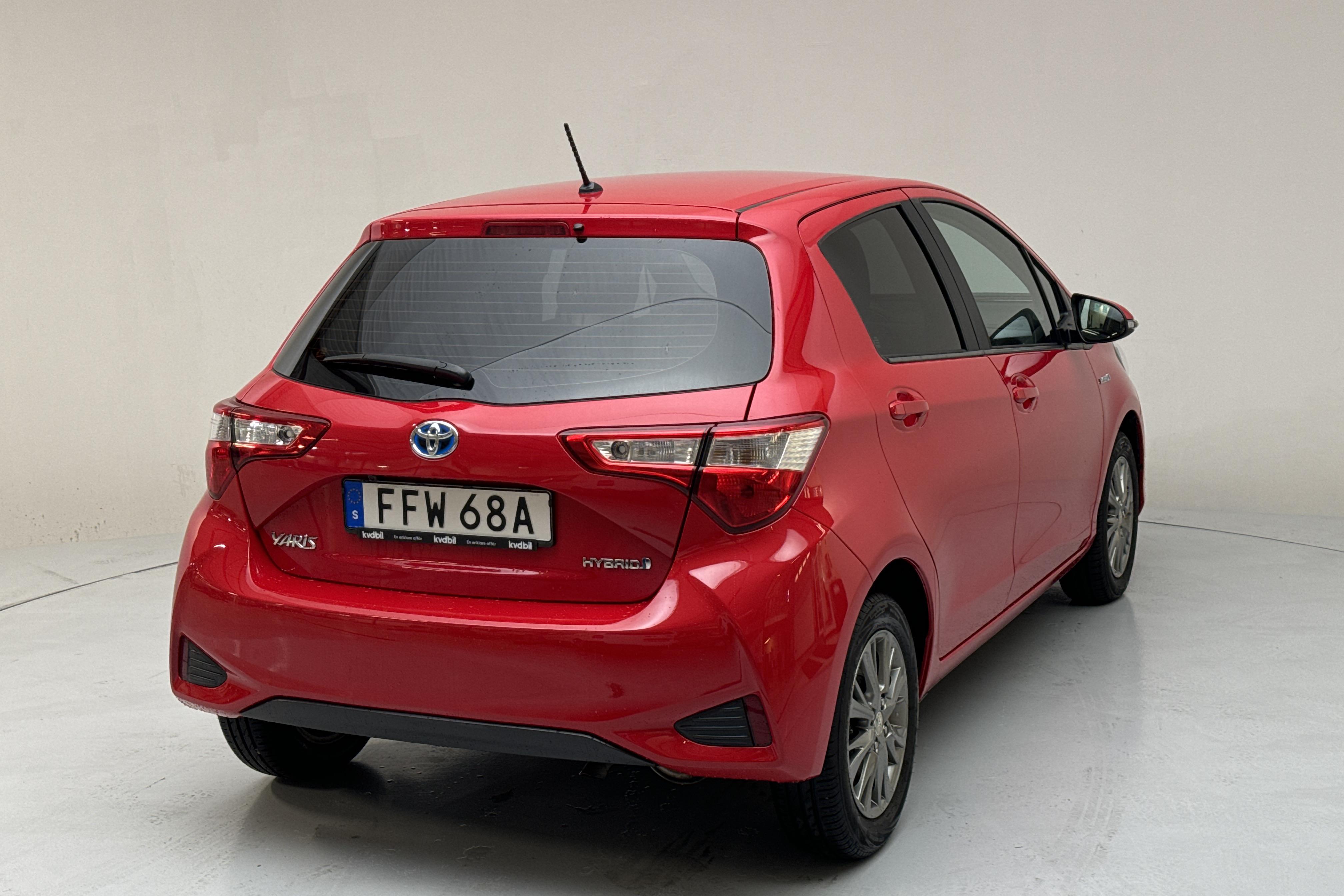 Toyota Yaris 1.5 Hybrid 5dr (101hk) - 47 740 km - Automatyczna - czerwony - 2020