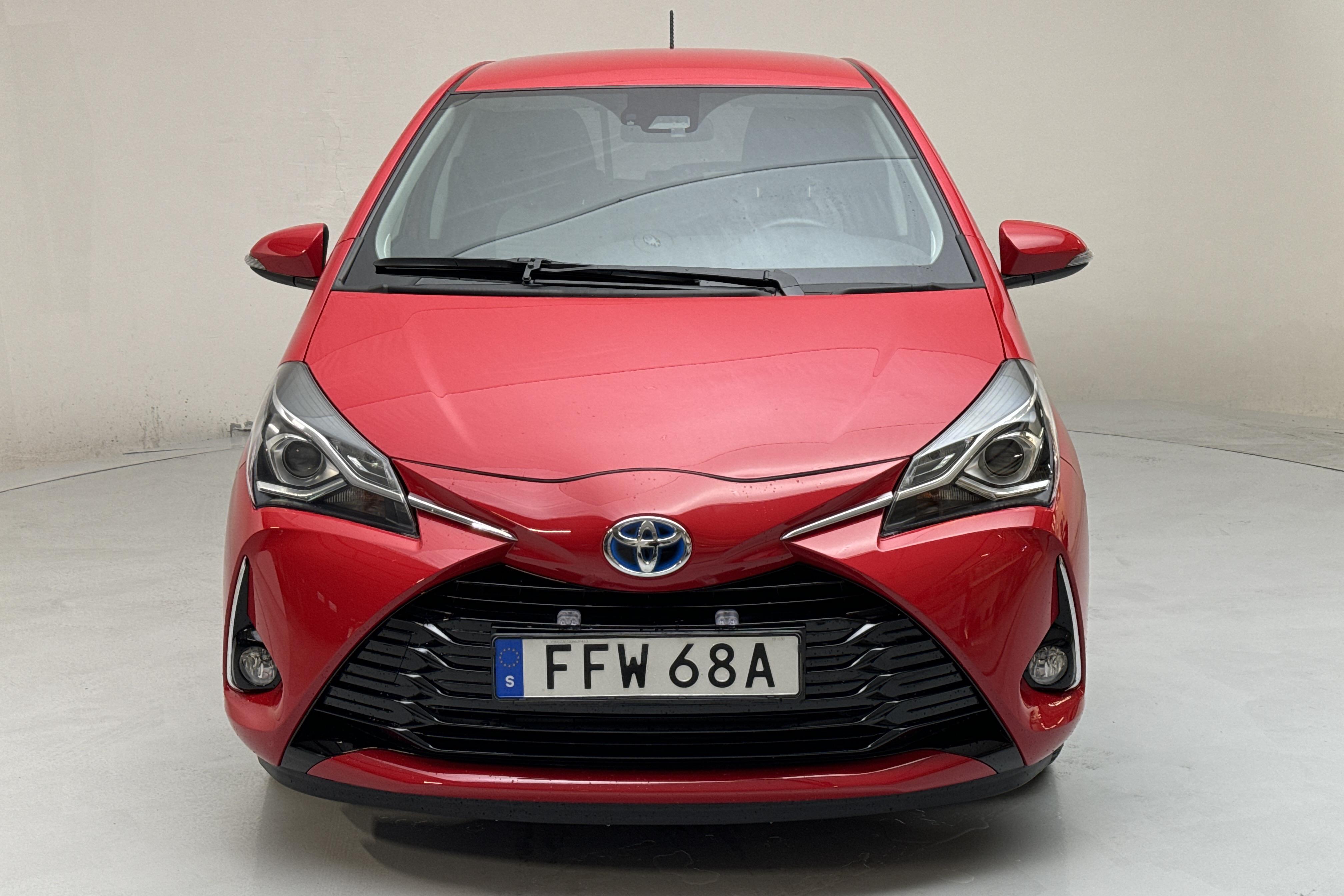 Toyota Yaris 1.5 Hybrid 5dr (101hk) - 47 740 km - Automatyczna - czerwony - 2020