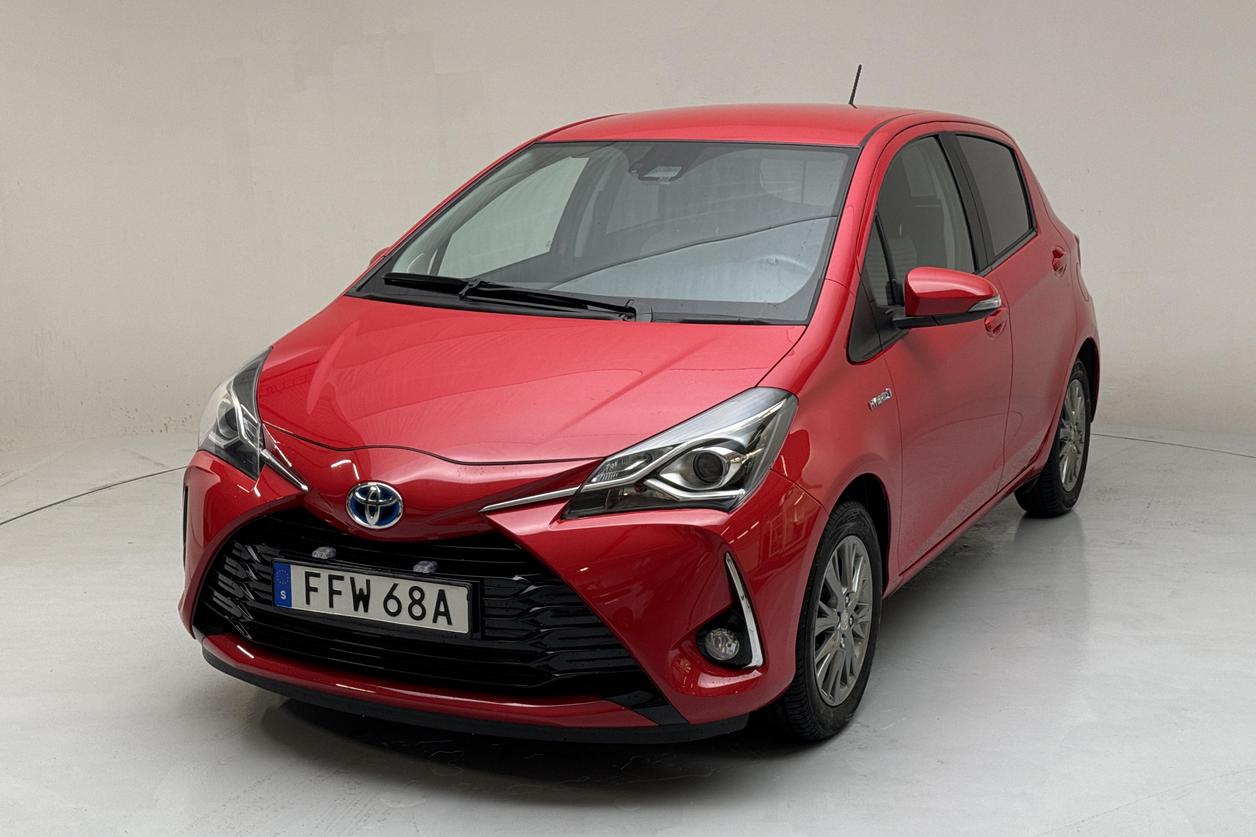 Toyota Yaris 1.5 Hybrid 5dr (101hk) - 47 740 km - Automatyczna - czerwony - 2020