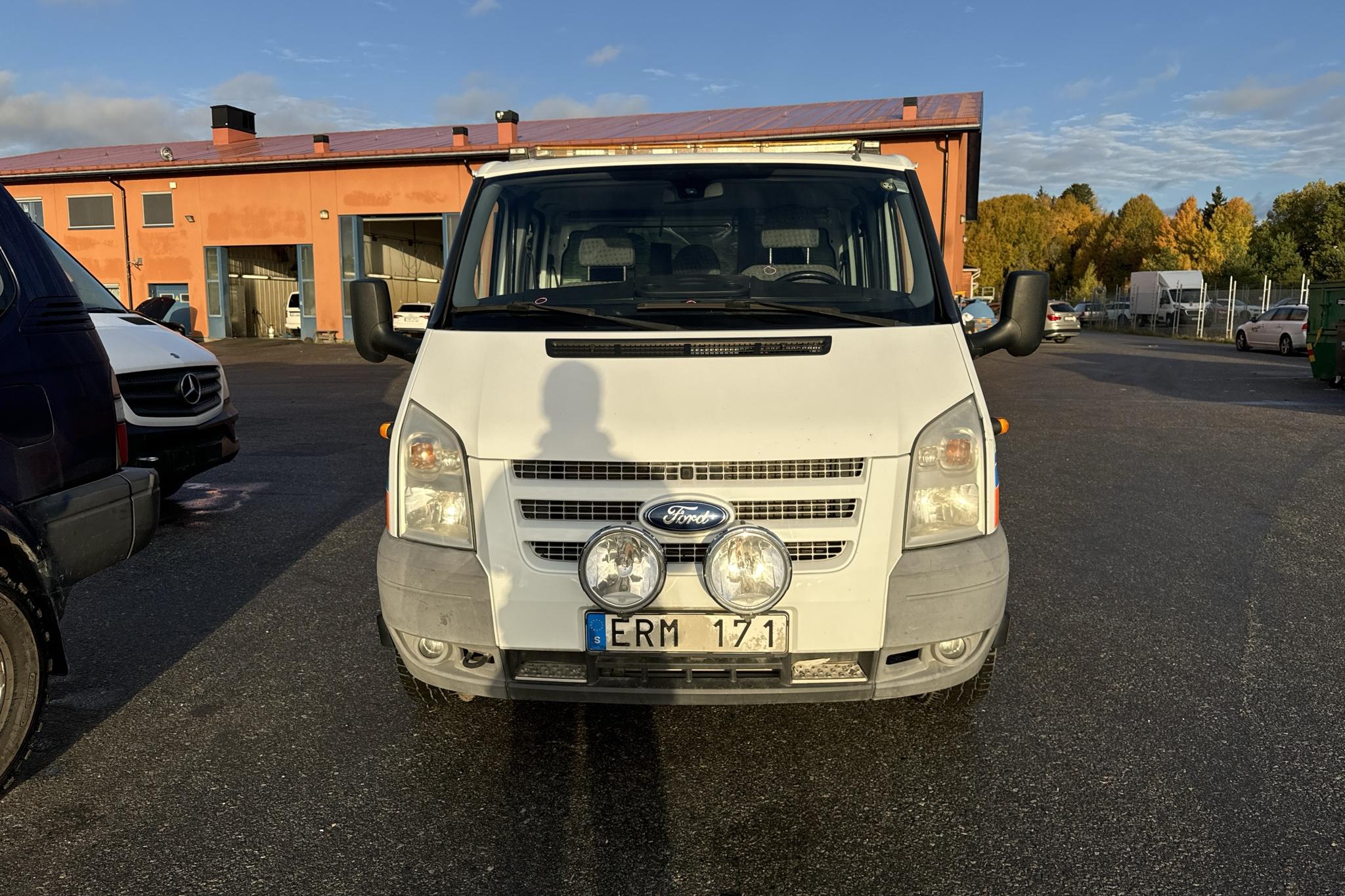 Ford Transit 350 2.2 TDCi Pickup (155hk) - 195 780 km - Manualna - biały - 2013