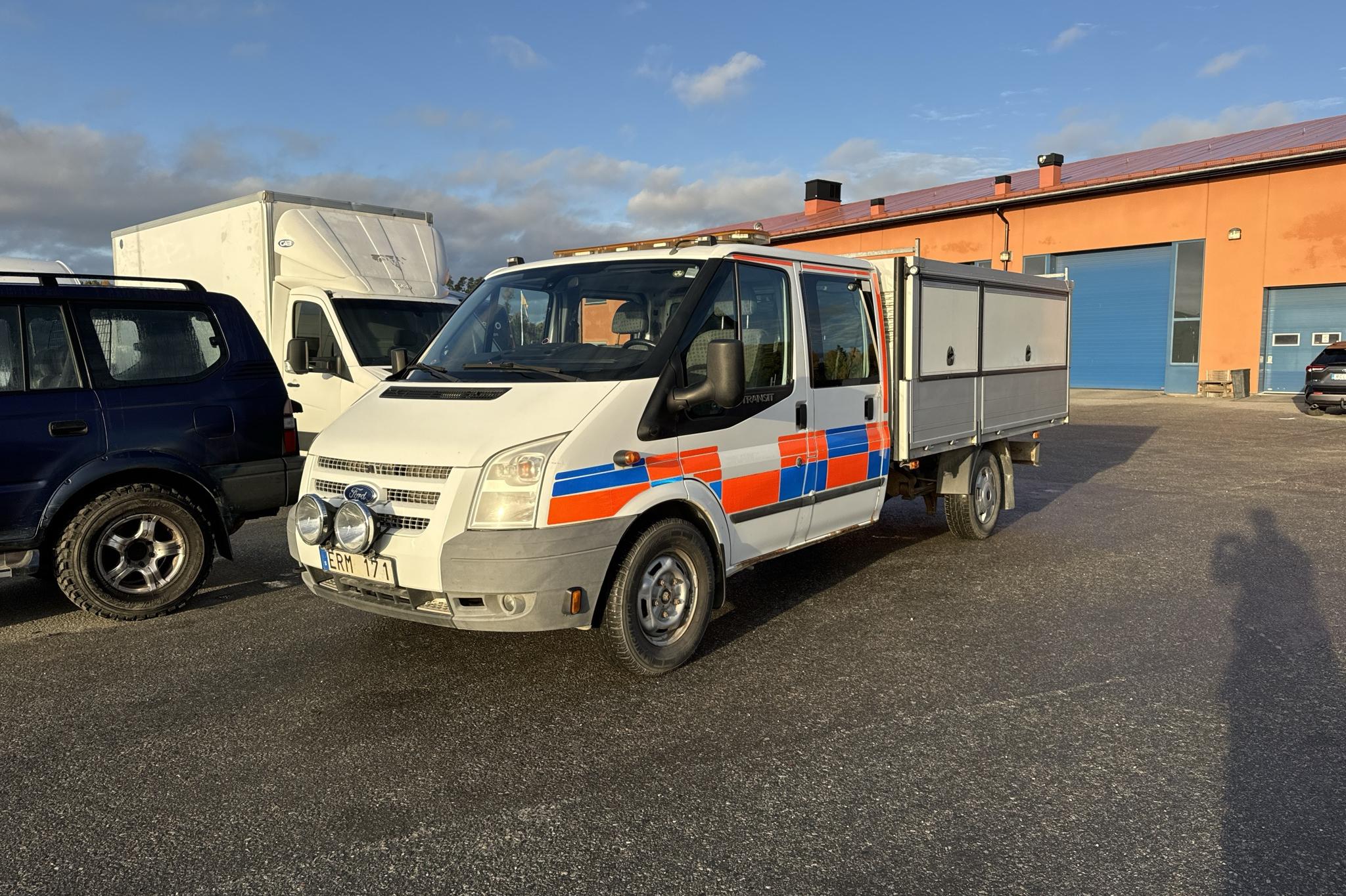 Ford Transit 350 2.2 TDCi Pickup (155hk) - 195 780 km - Käsitsi - valge - 2013