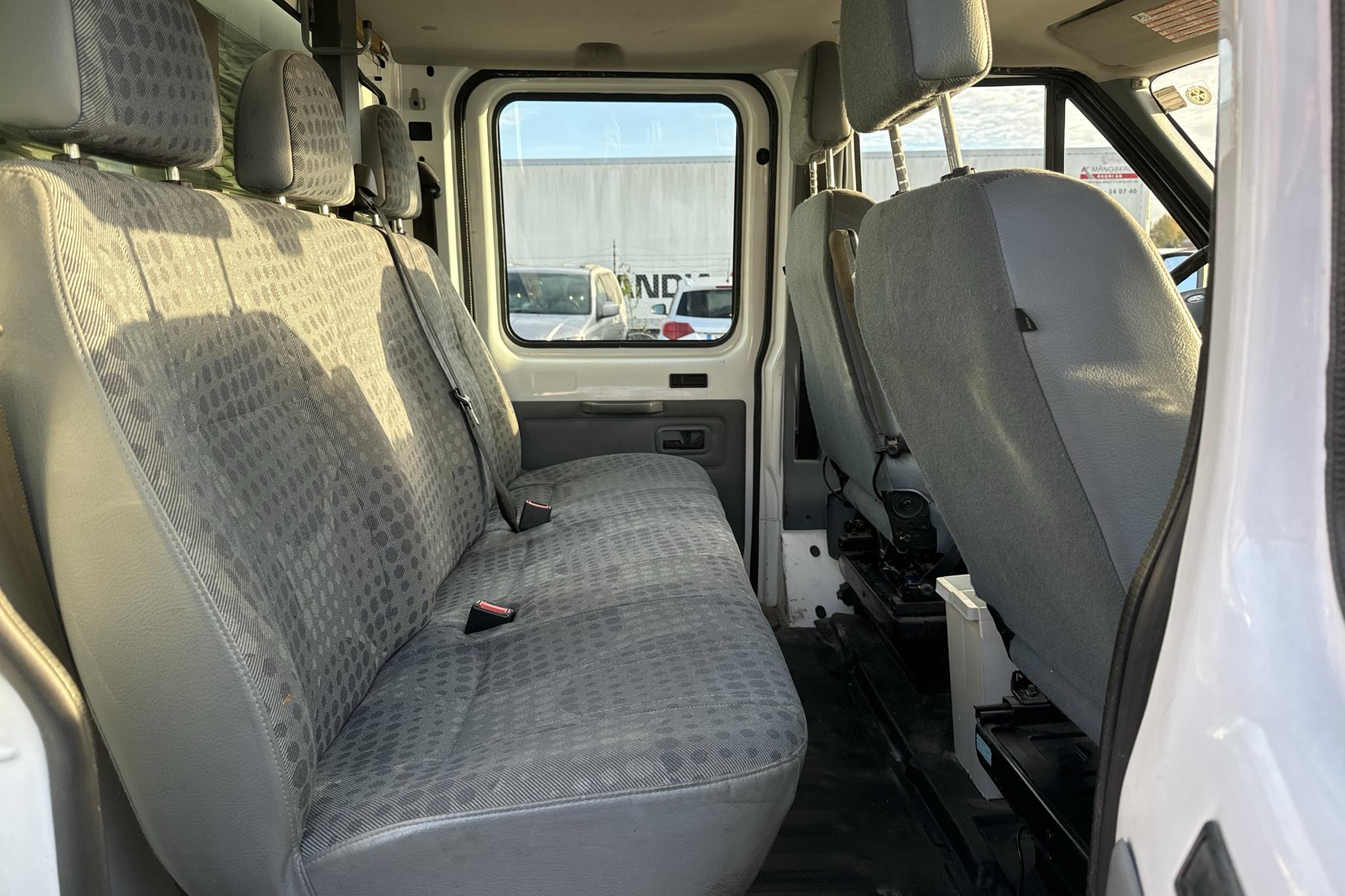 Ford Transit 350 2.2 TDCi Pickup (155hk) - 195 780 km - Käsitsi - valge - 2013