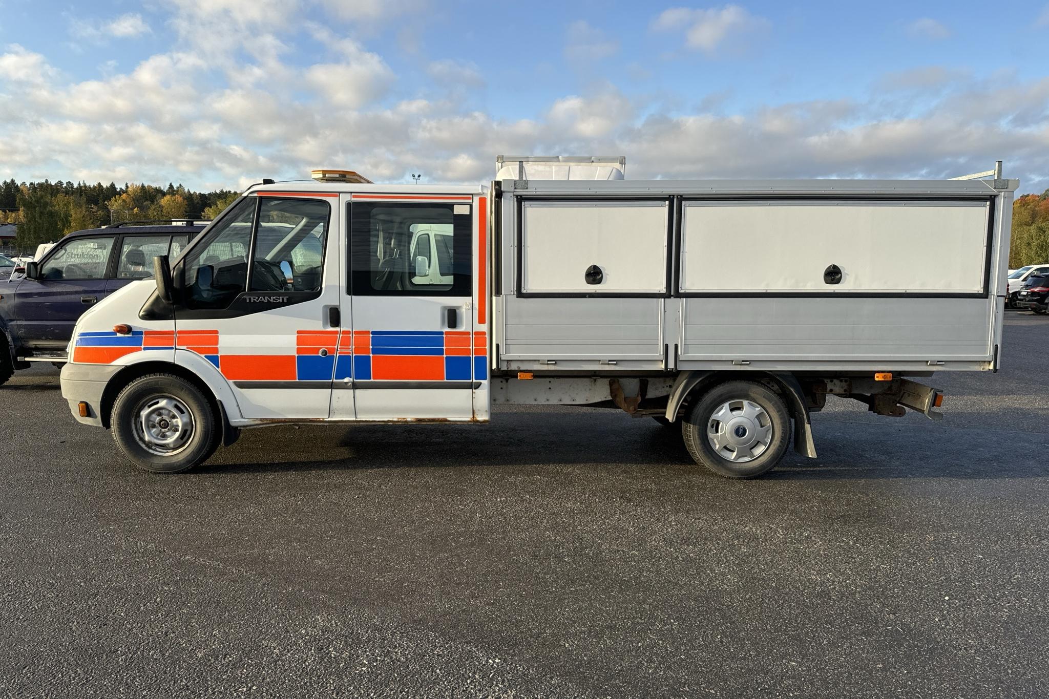 Ford Transit 350 2.2 TDCi Pickup (155hk) - 195 780 km - Käsitsi - valge - 2013