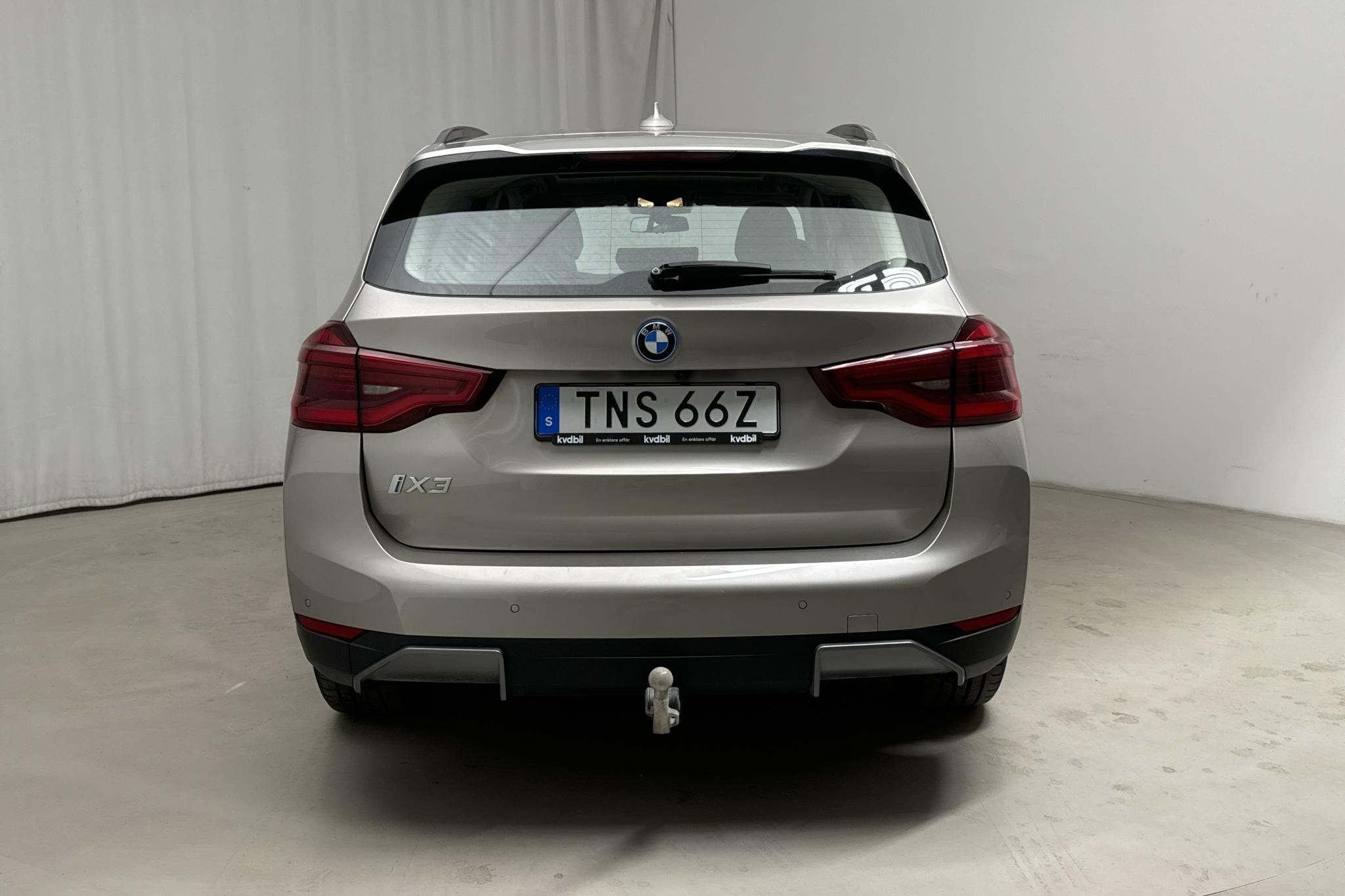 BMW iX3, G08 (286hk) - 40 350 km - Automatyczna - srebro - 2021