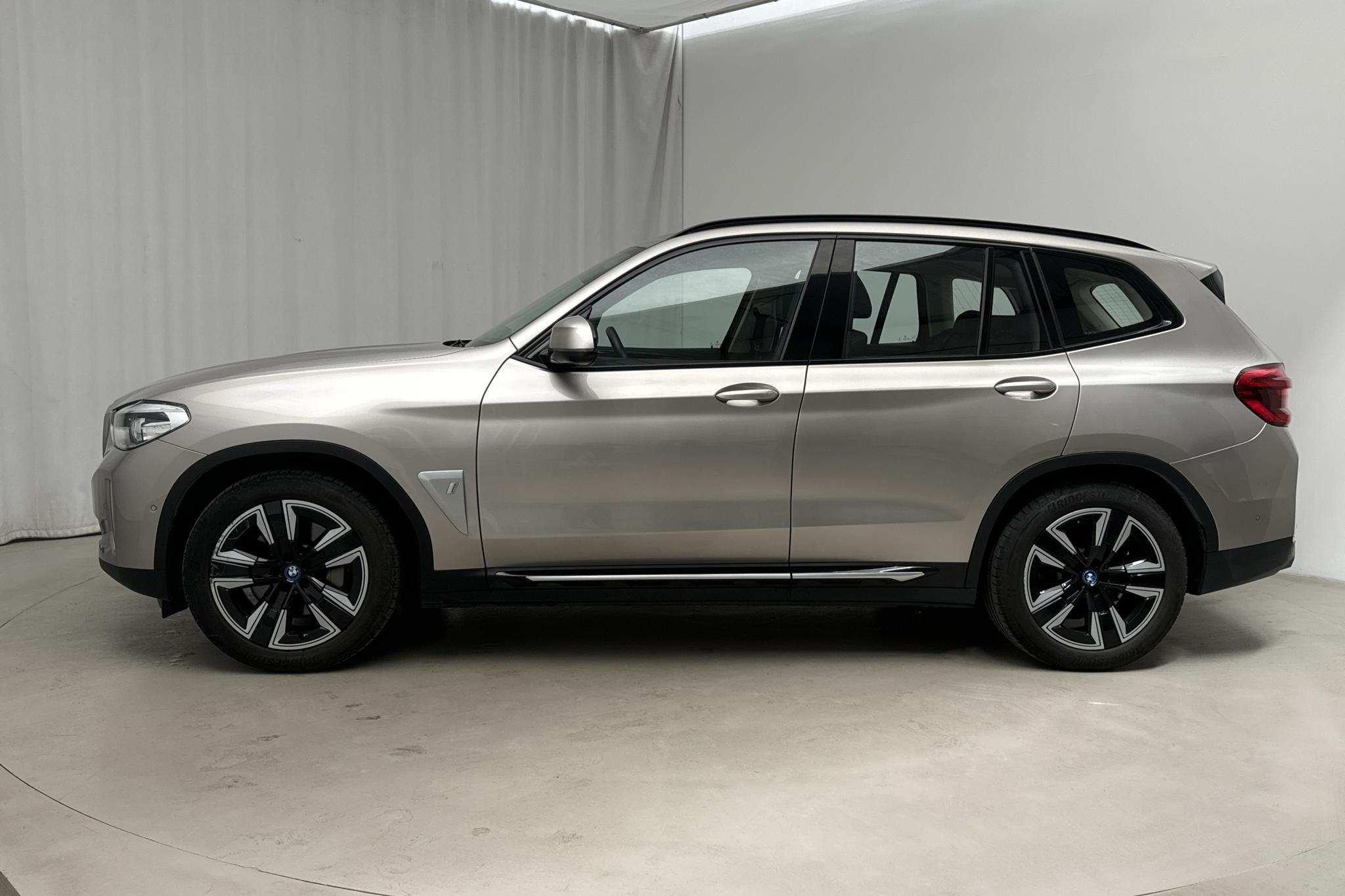 BMW iX3, G08 (286hk) - 40 350 km - Automaatne - hõbe - 2021