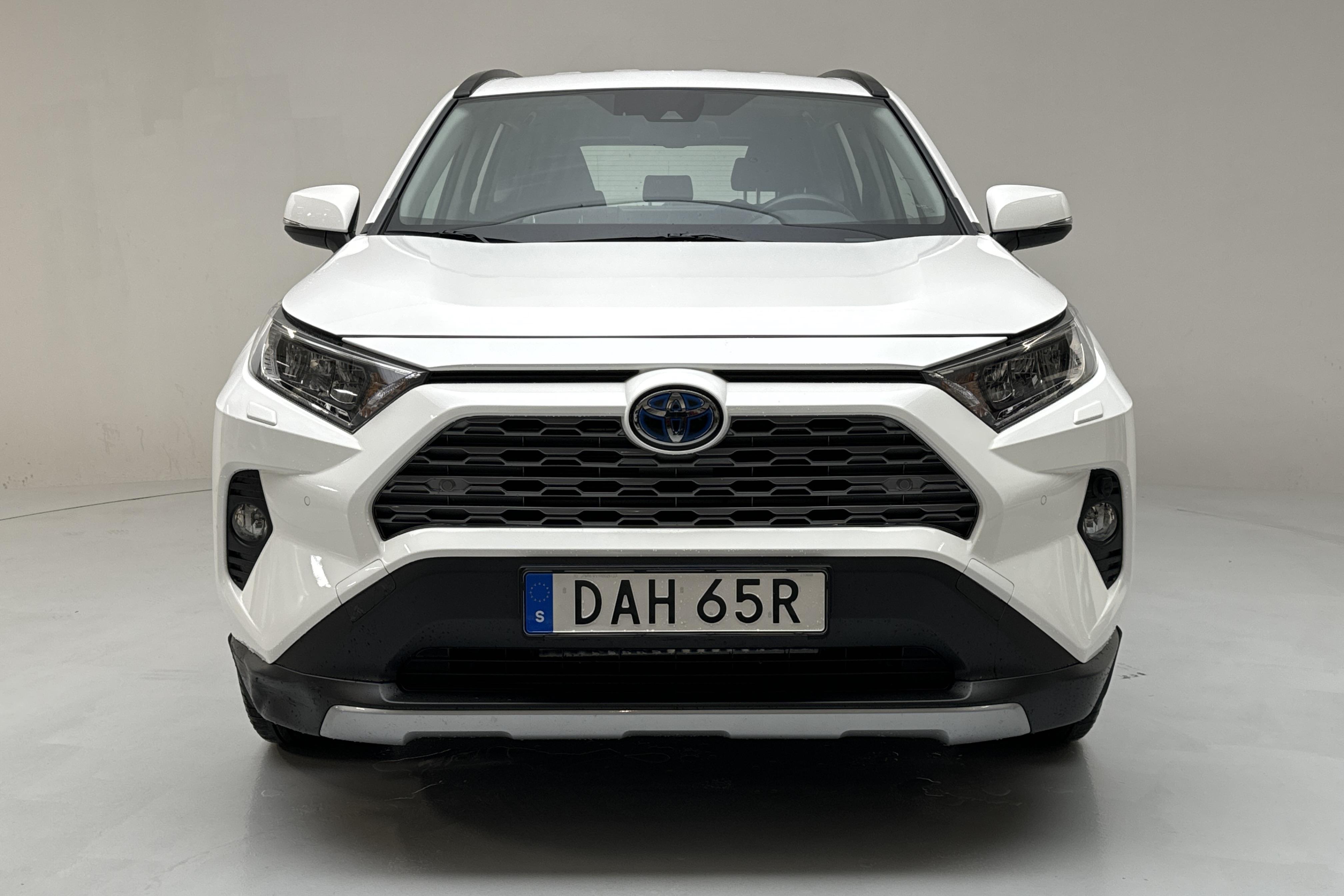 Toyota RAV4 2.5 HSD AWD (222hk) - 17 562 mil - Automat - vit - 2021