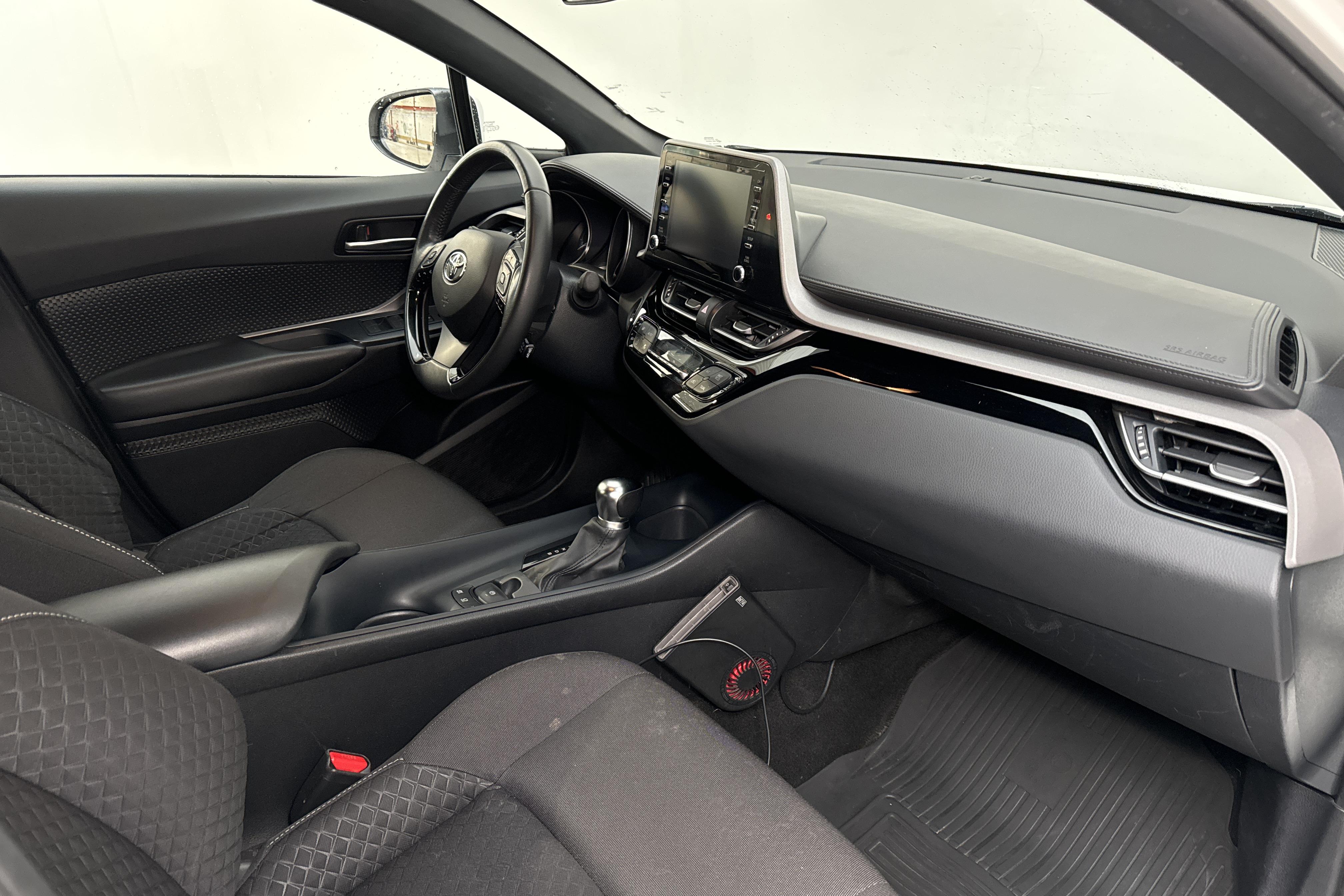 Toyota C-HR 1.8 HSD (122hk) - 141 390 km - Automatyczna - biały - 2021