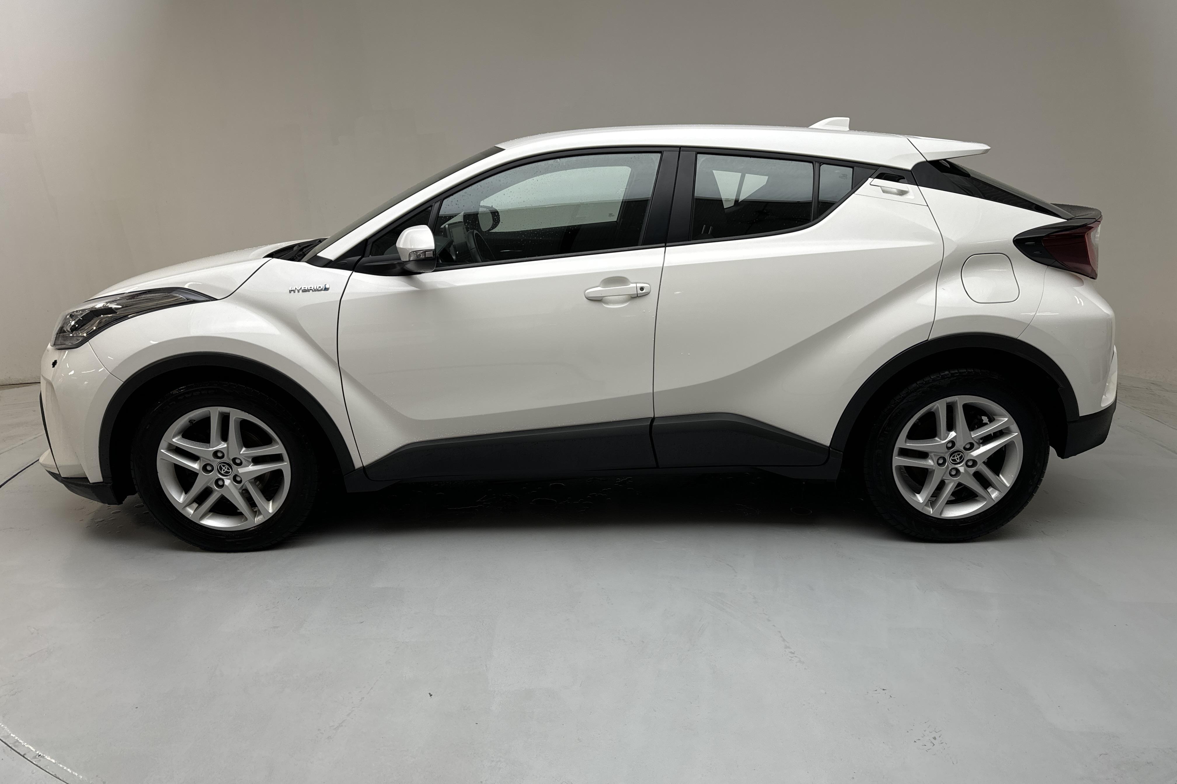 Toyota C-HR 1.8 HSD (122hk) - 141 390 km - Automaatne - valge - 2021