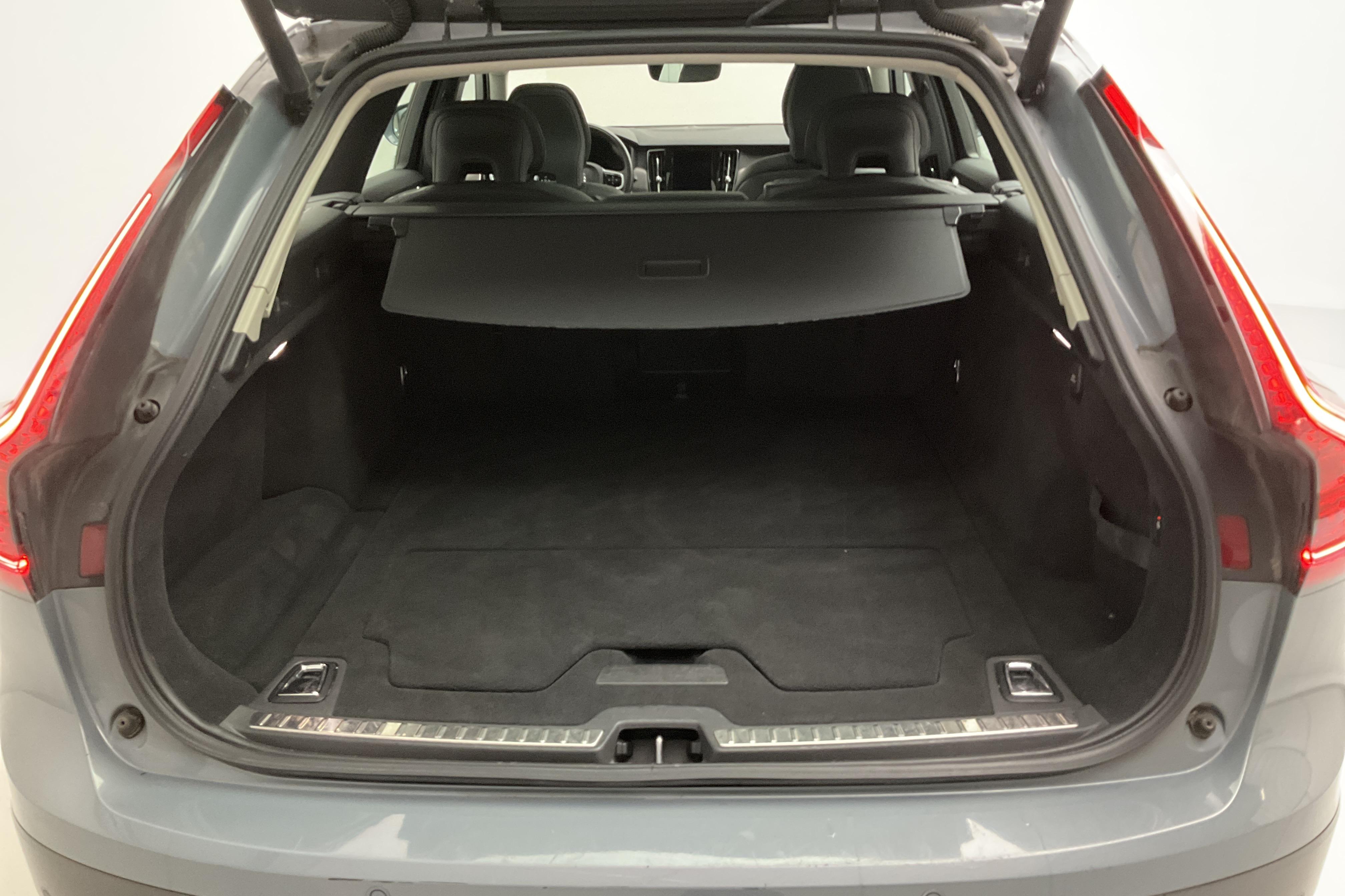 Volvo V90 B4 Cross Country AWD Mildhybrid, Diesel (197hk) - 168 440 km - Automaatne - hall - 2022