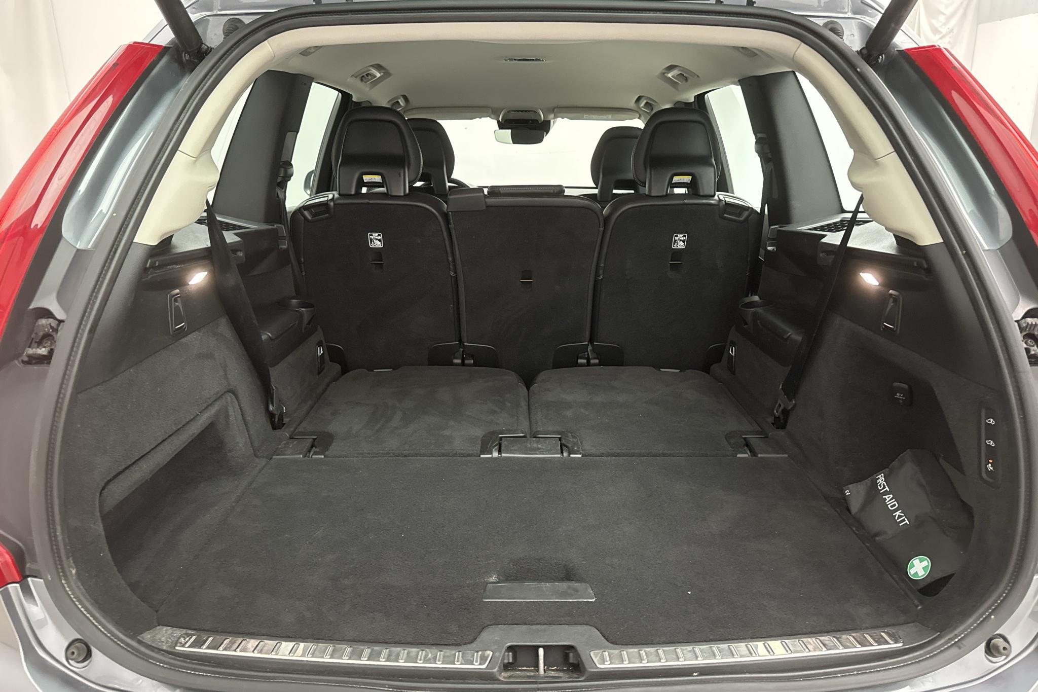 Volvo XC90 D5 AWD (225hk) - 16 917 mil - Automat - grå - 2016