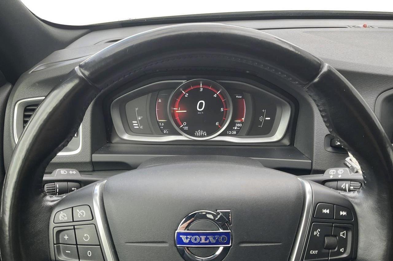 Volvo V60 D3 (150hk) - 133 770 km - Manualna - biały - 2016