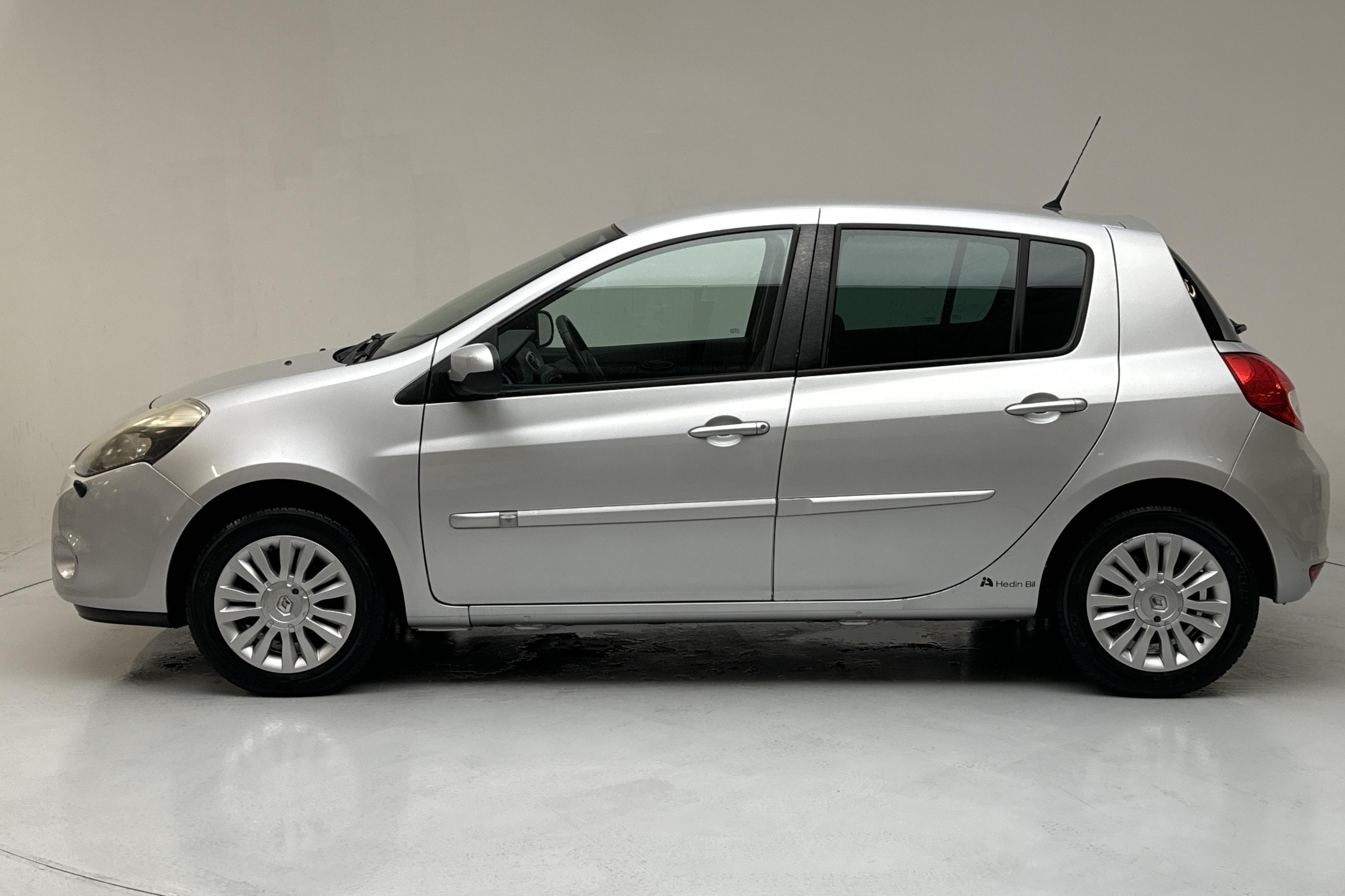 Renault Clio III 1.2 Flex Fuel 5dr (75hk) - 44 550 km - Manual - silver - 2011