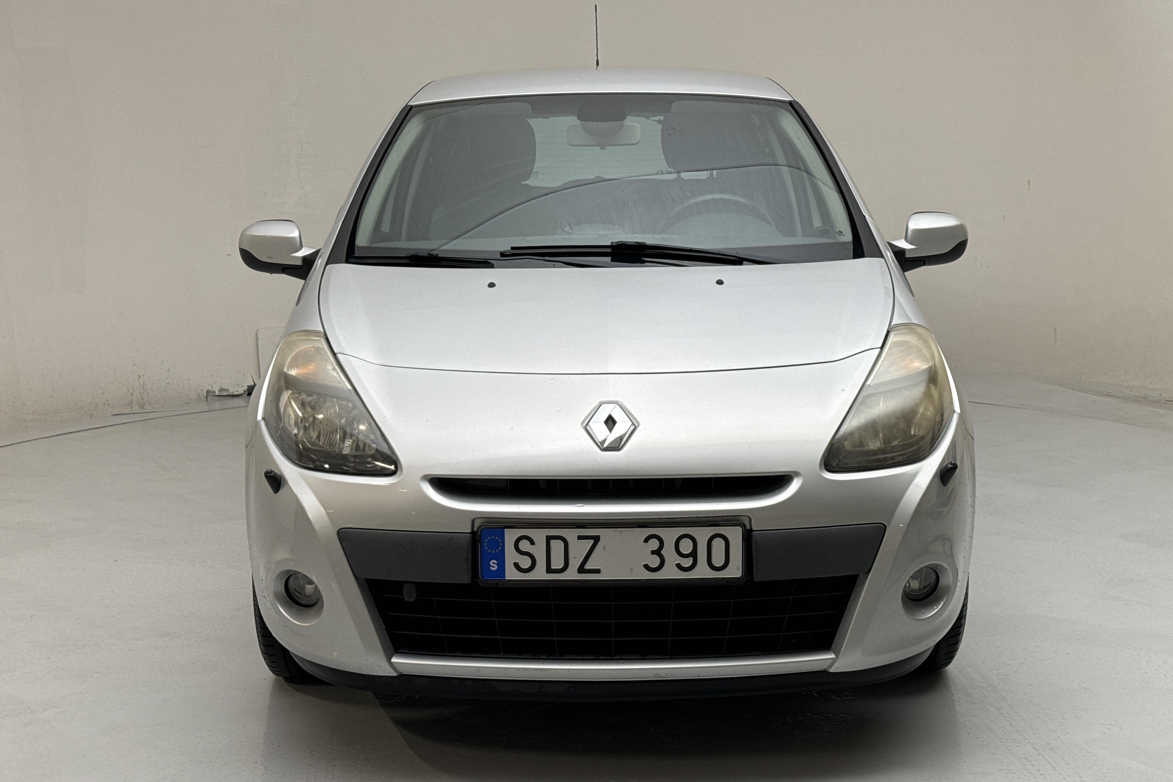 Renault Clio III 1.2 Flex Fuel 5dr (75hk) - 44 550 km - Manuaalinen - hopea - 2011