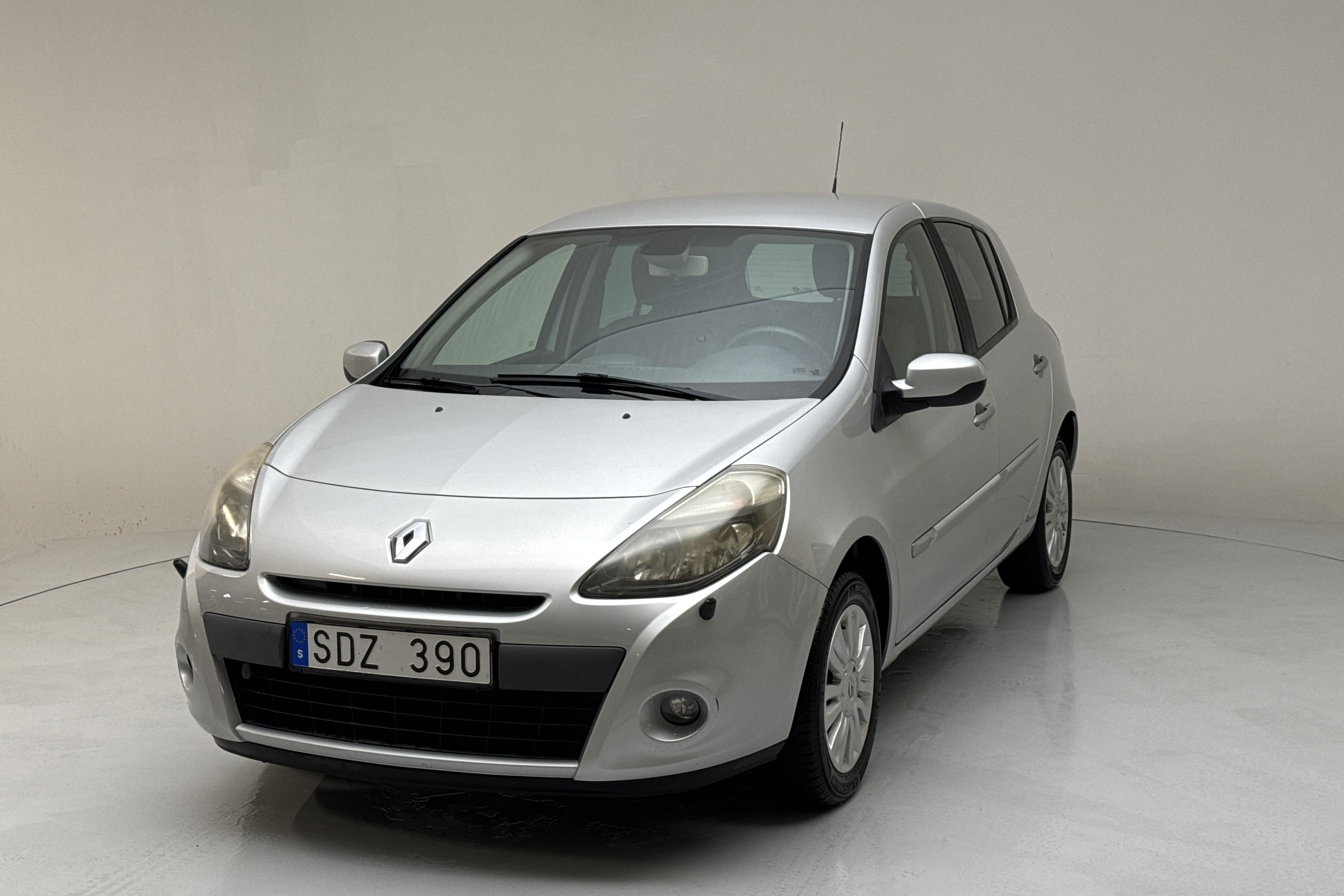 Renault Clio III 1.2 Flex Fuel 5dr (75hk) - 44 550 km - Käsitsi - hõbe - 2011