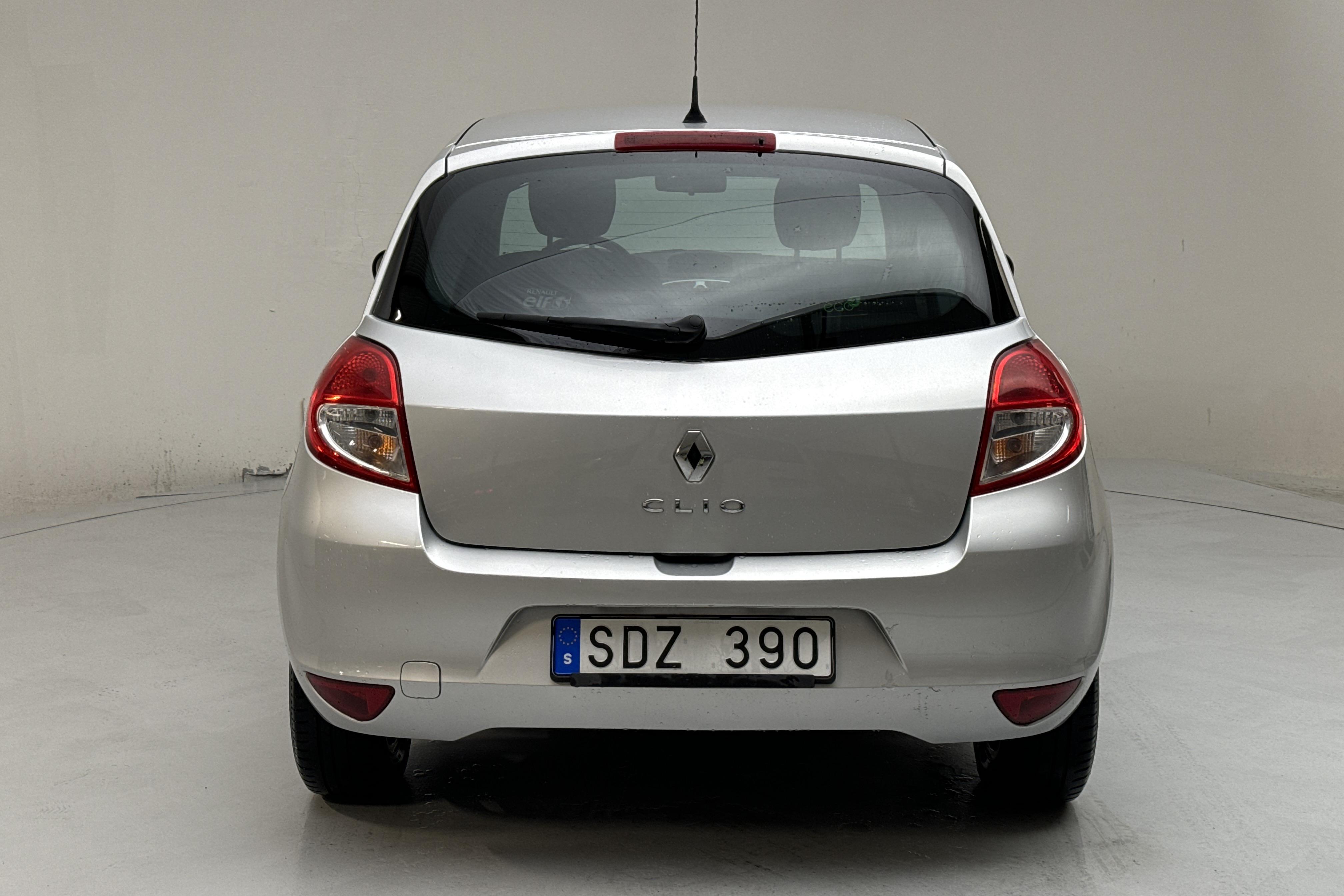 Renault Clio III 1.2 Flex Fuel 5dr (75hk) - 44 550 km - Käsitsi - hõbe - 2011