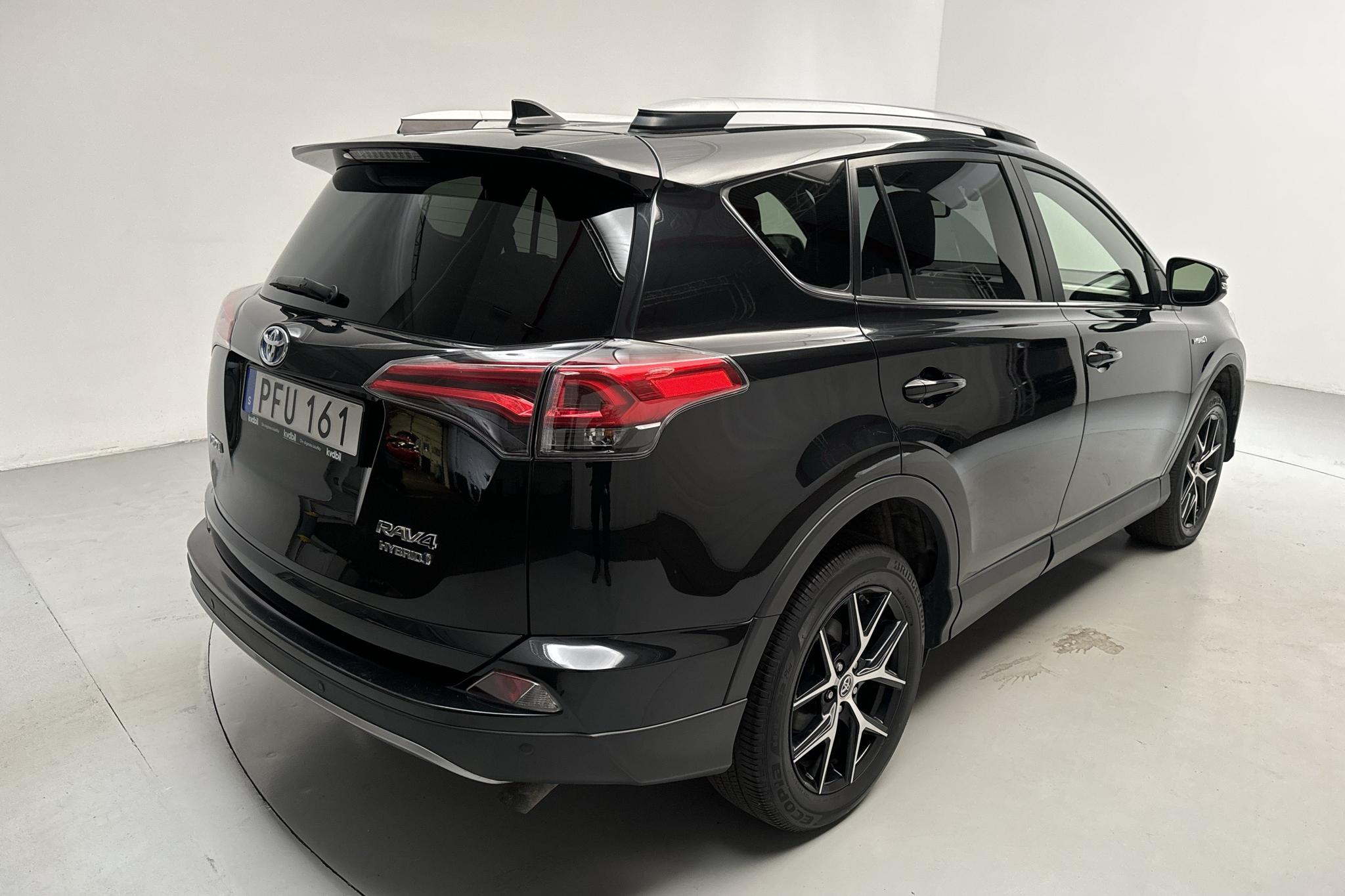 Toyota RAV4 2.5 HSD AWD (197hk) - 8 483 mil - Automat - svart - 2017