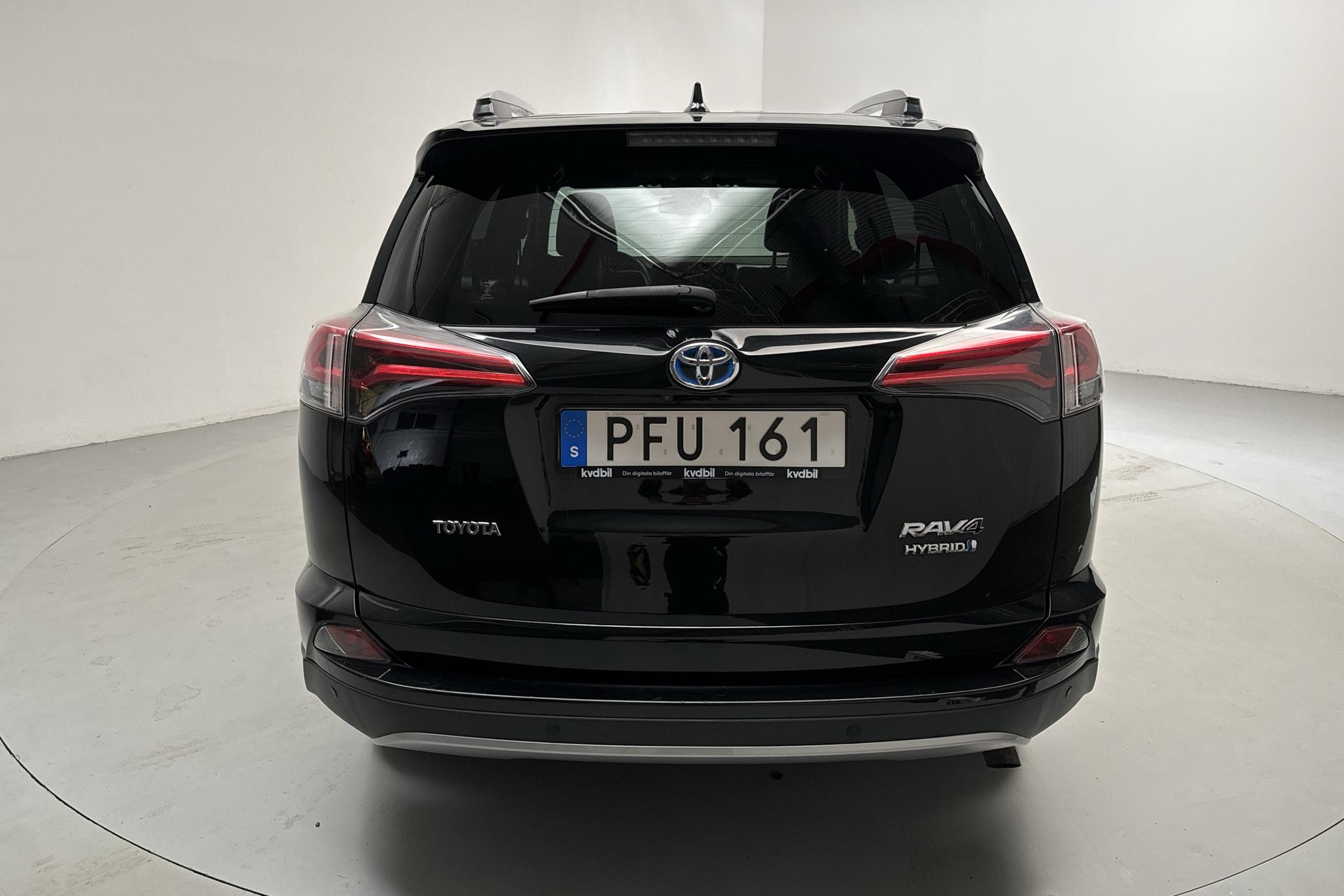 Toyota RAV4 2.5 HSD AWD (197hk) - 8 483 mil - Automat - svart - 2017