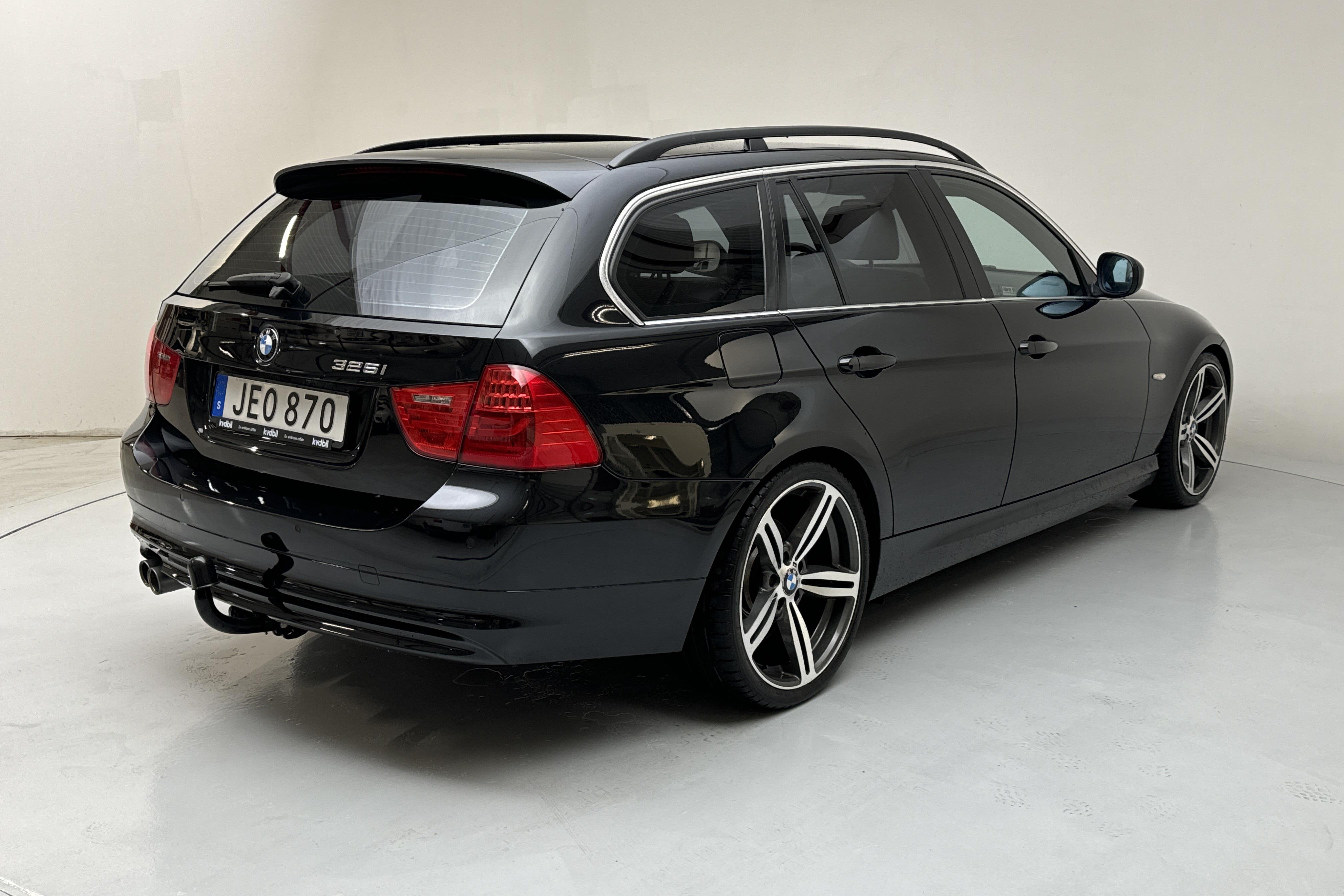 BMW 325i Touring, E91 (218hk) - 17 693 mil - Manuell - svart - 2009