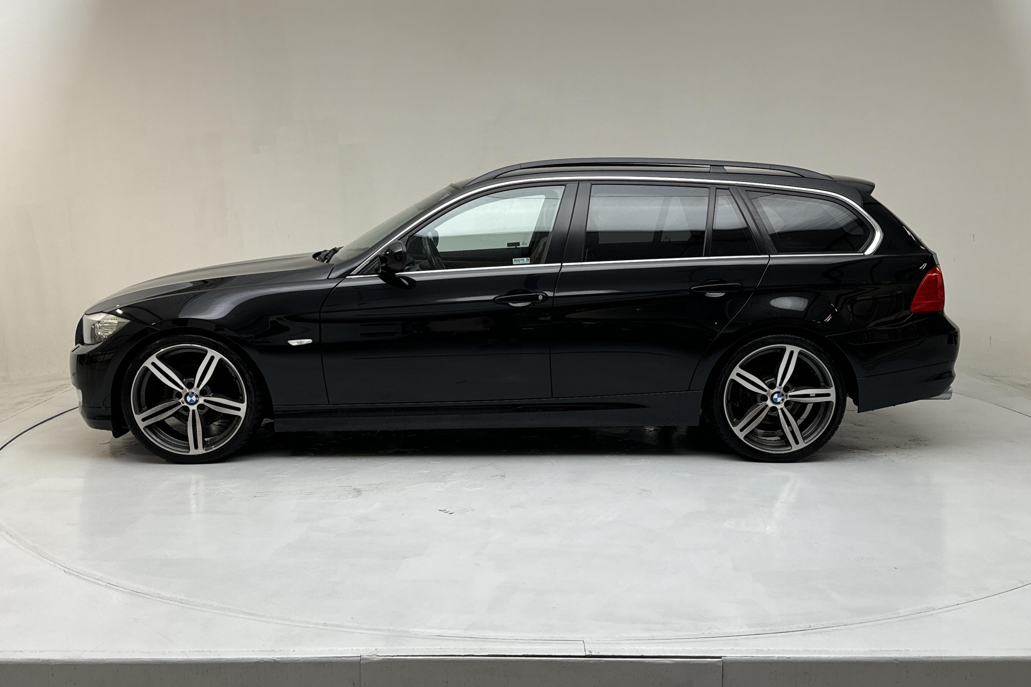 BMW 325i Touring, E91 (218hk) - 176 930 km - Manuaalinen - musta - 2009