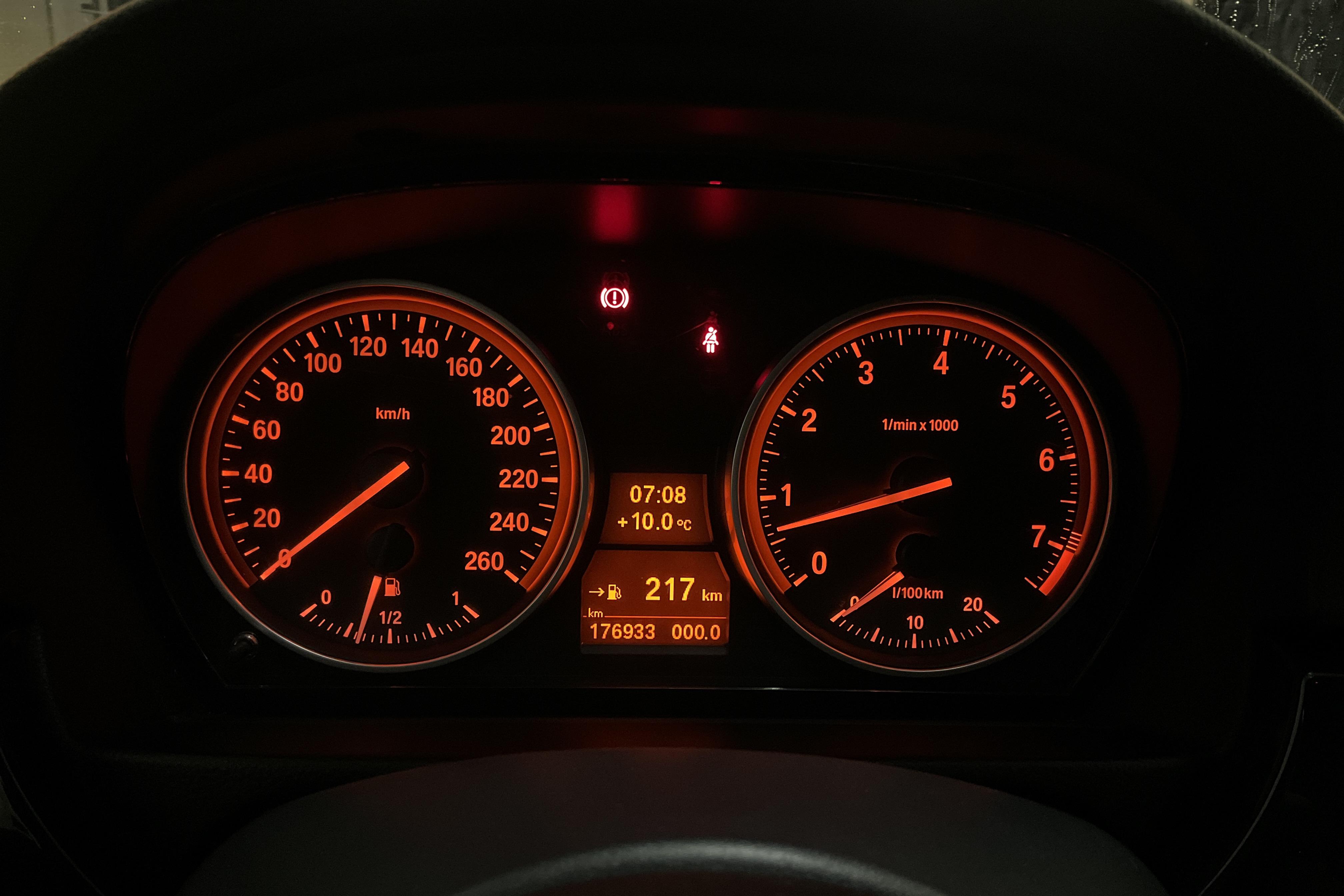 BMW 325i Touring, E91 (218hk) - 176 930 km - Manualna - czarny - 2009