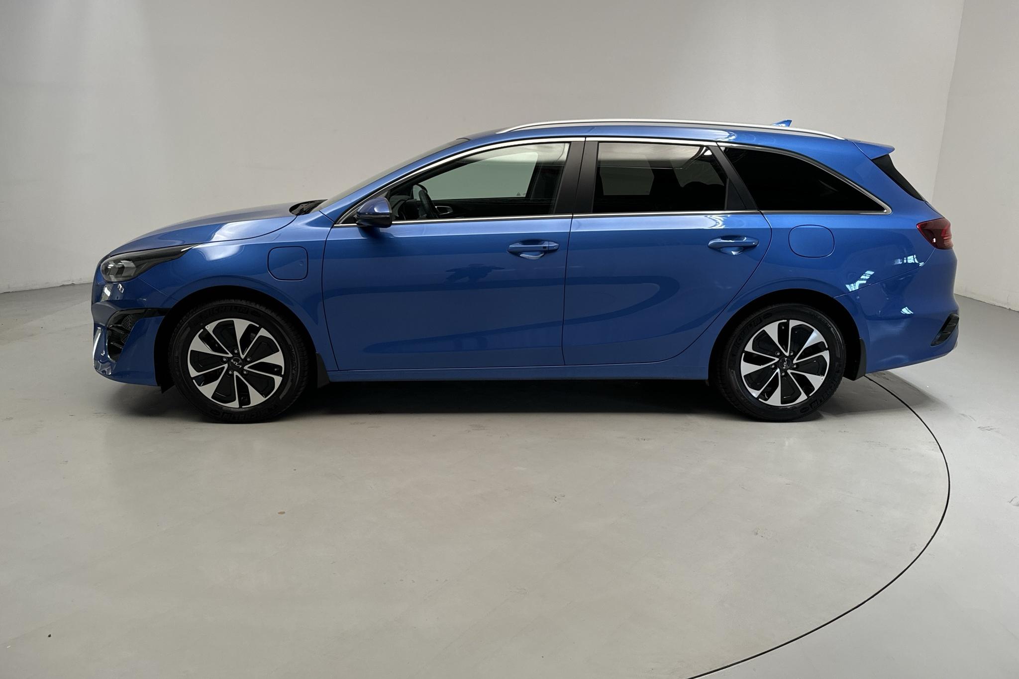 KIA Ceed 1.6 Plug-in Hybrid SW (141hk) - 26 610 km - Automatic - blue - 2023