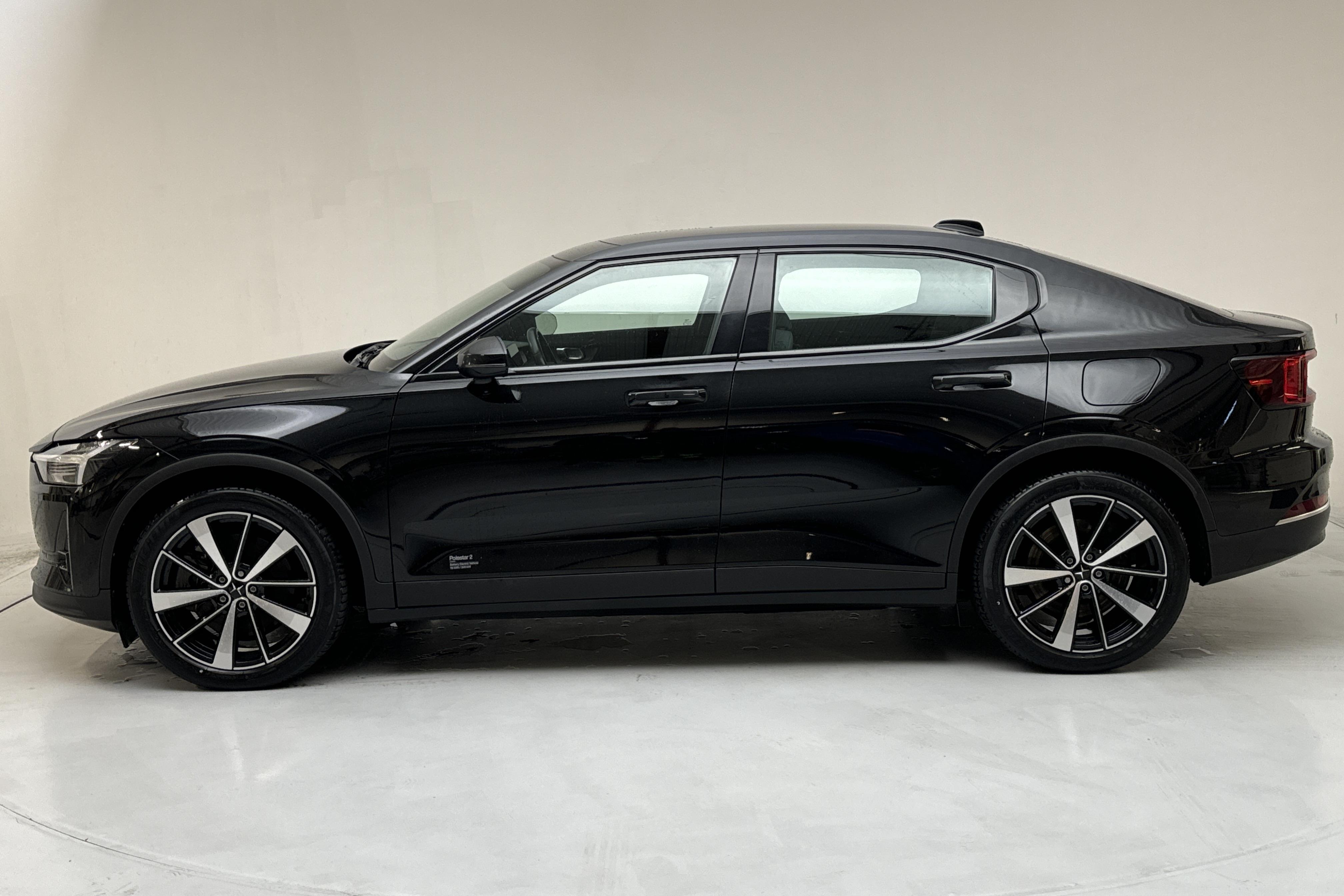 Polestar 2 Long range Dual motor (408hk) - 135 360 km - Automaatne - must - 2021