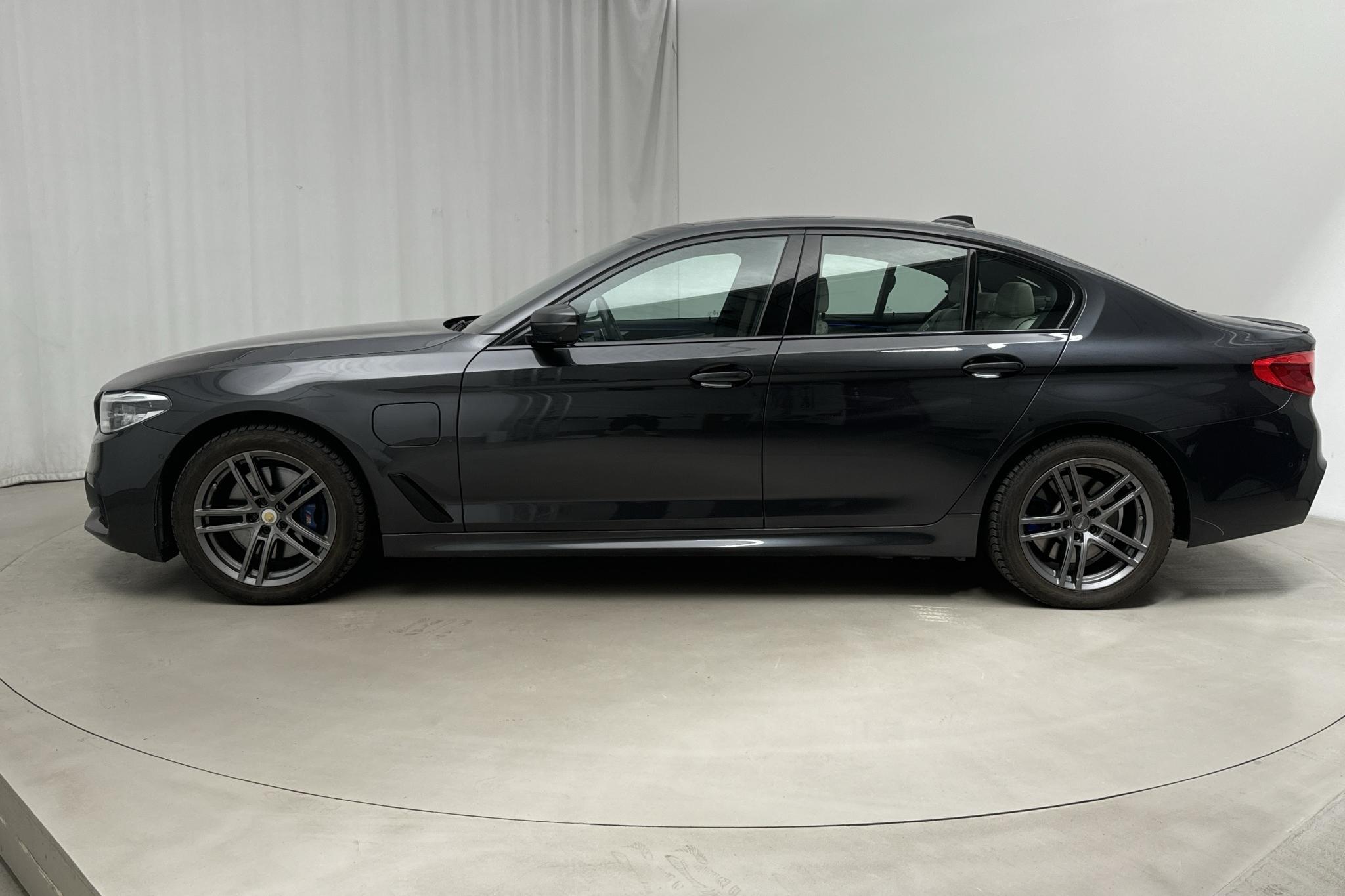 BMW 530e xDrive iPerformance Sedan, G30 12kWh (252hk) - 12 826 mil - Automat - grå - 2020