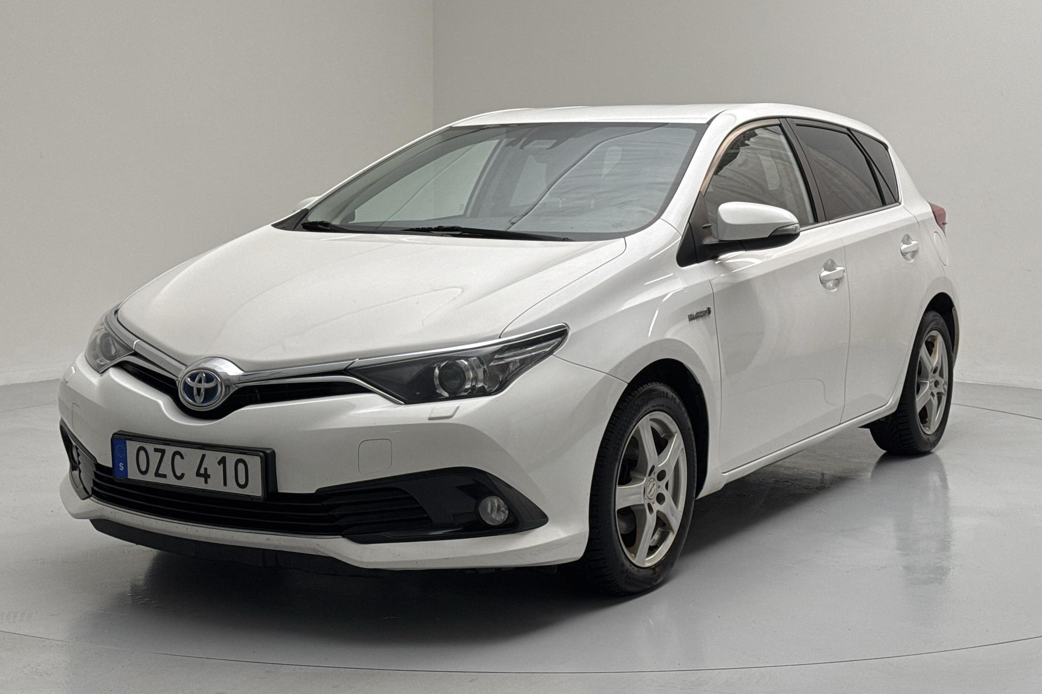 Toyota Auris 1.8 HSD 5dr (99hk) - 140 560 km - Automatyczna - biały - 2016