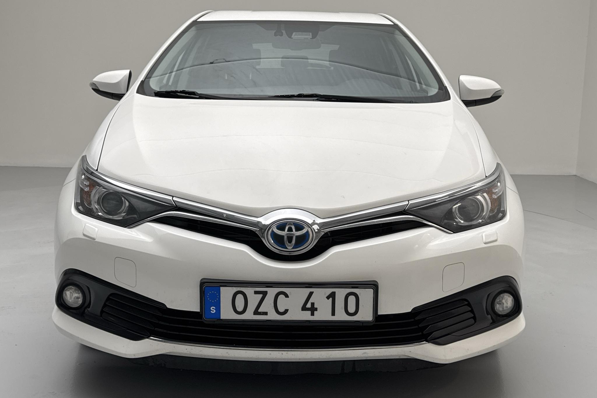 Toyota Auris 1.8 HSD 5dr (99hk) - 140 560 km - Automatyczna - biały - 2016