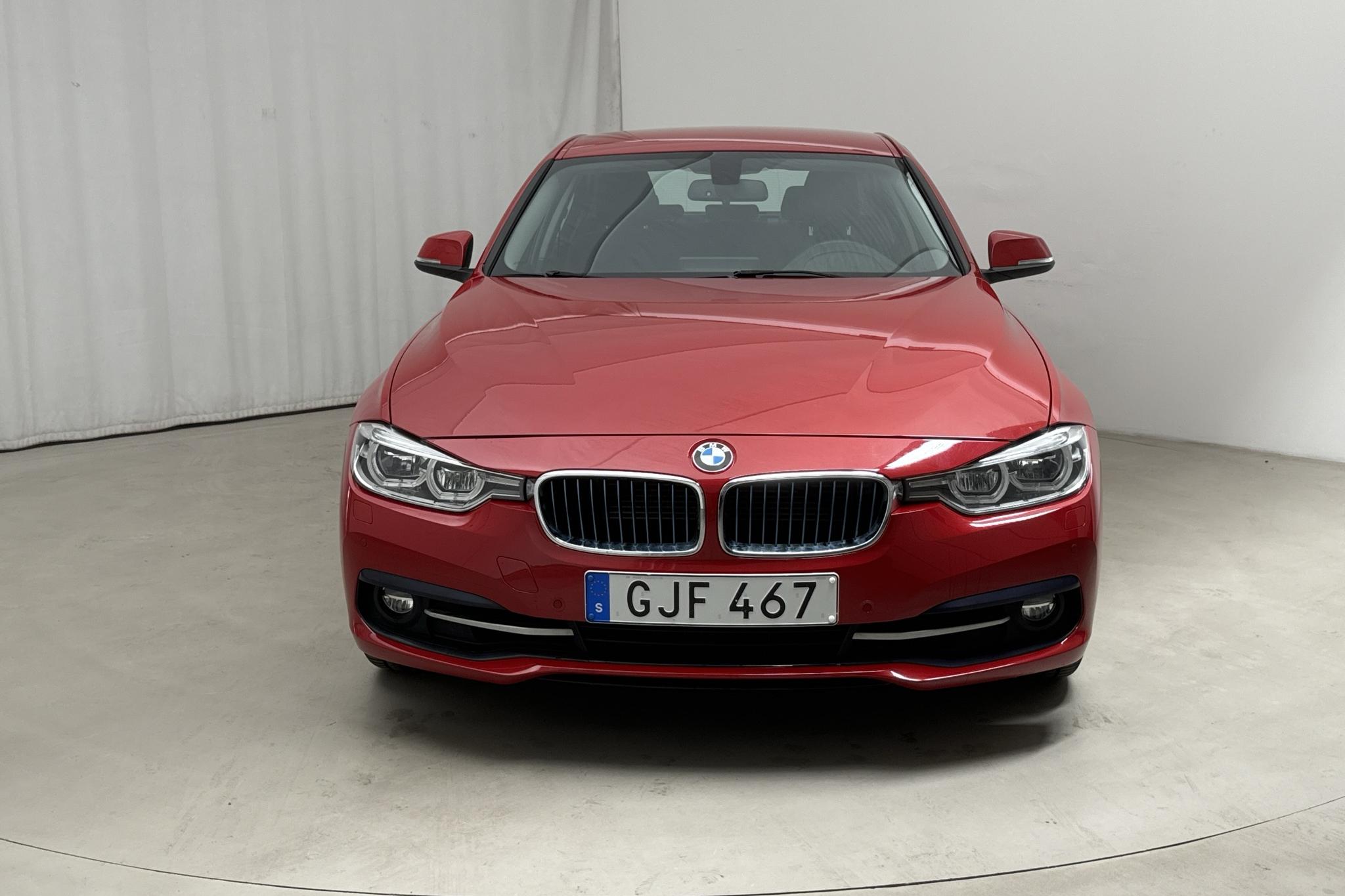 BMW 330e Sedan, F30 (252hk) - 87 430 km - Automatyczna - czerwony - 2018