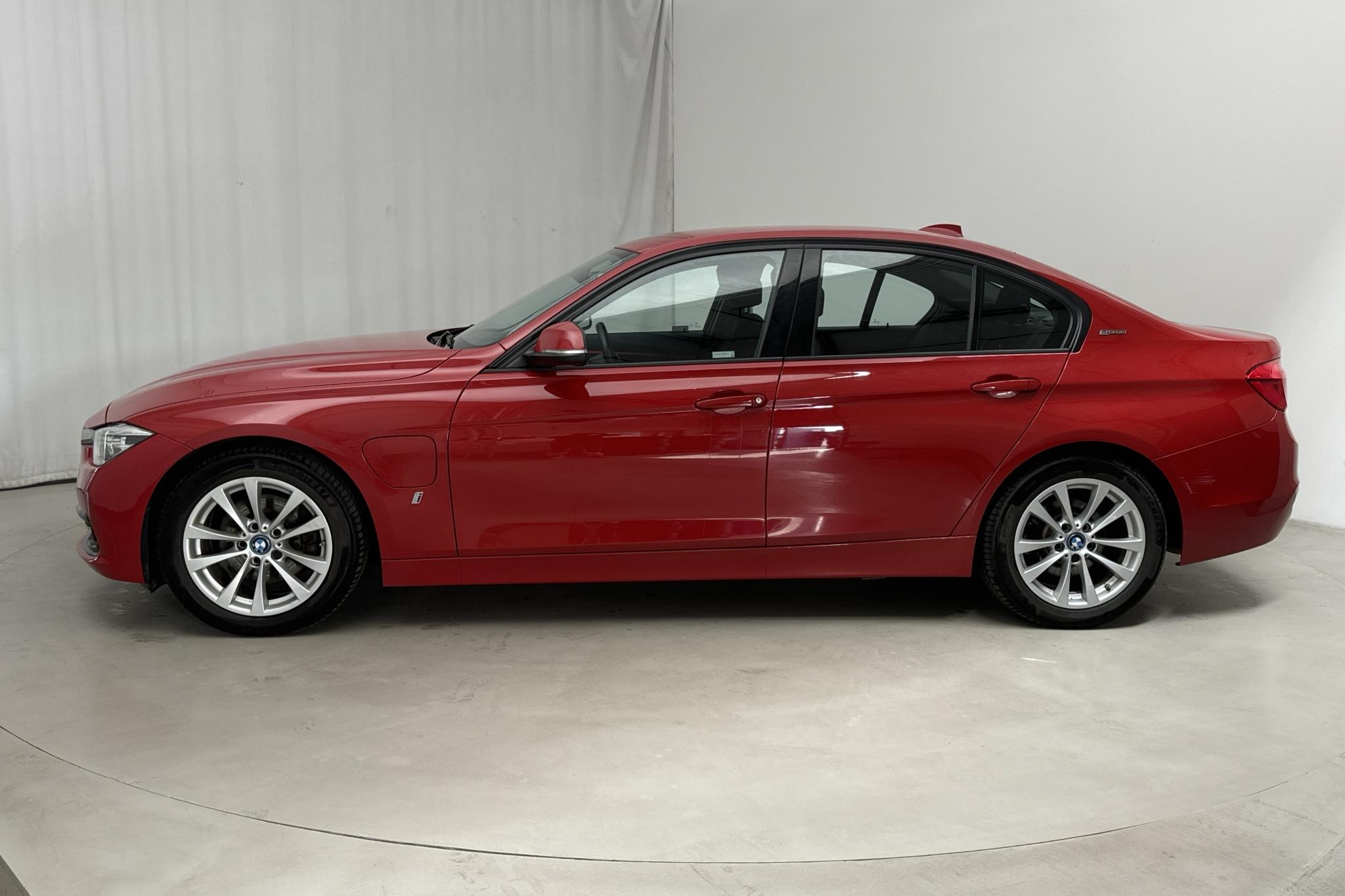 BMW 330e Sedan, F30 (252hk) - 87 430 km - Automatyczna - czerwony - 2018