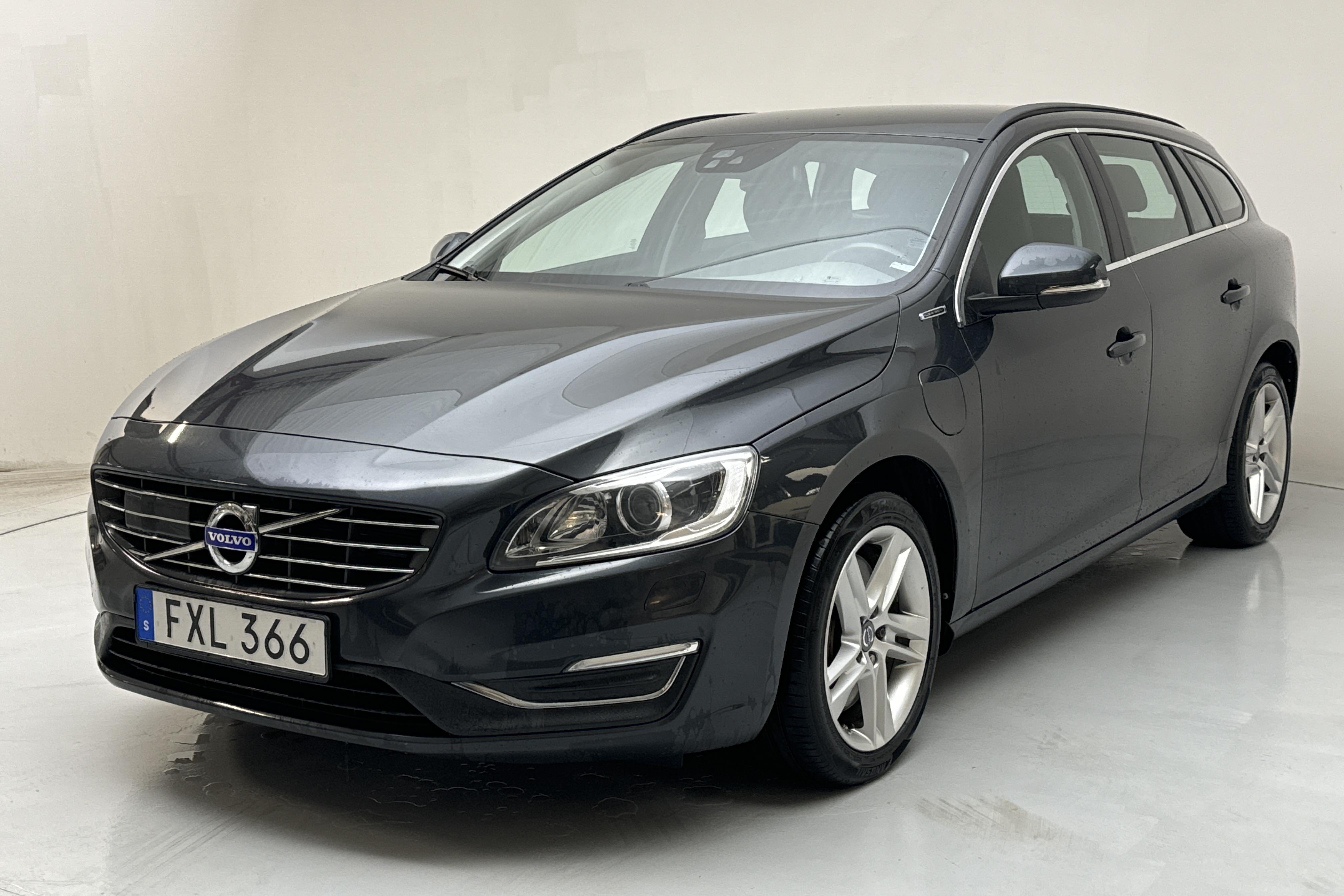 Volvo V60 D6 AWD Twin Engine (220hk) - 22 569 mil - Automat - grå - 2016