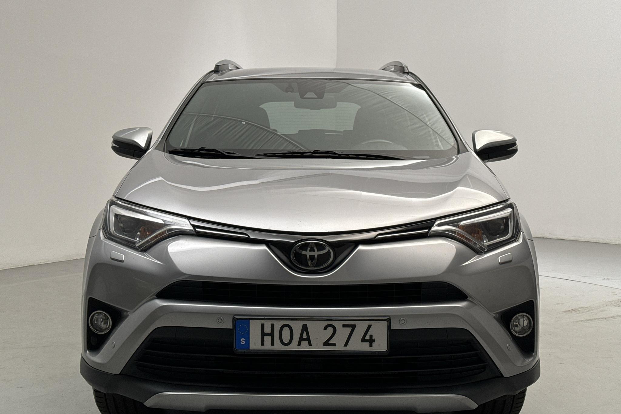 Toyota RAV4 2.0 VVT-i AWD (151hk) - 18 904 mil - Automat - silver - 2017