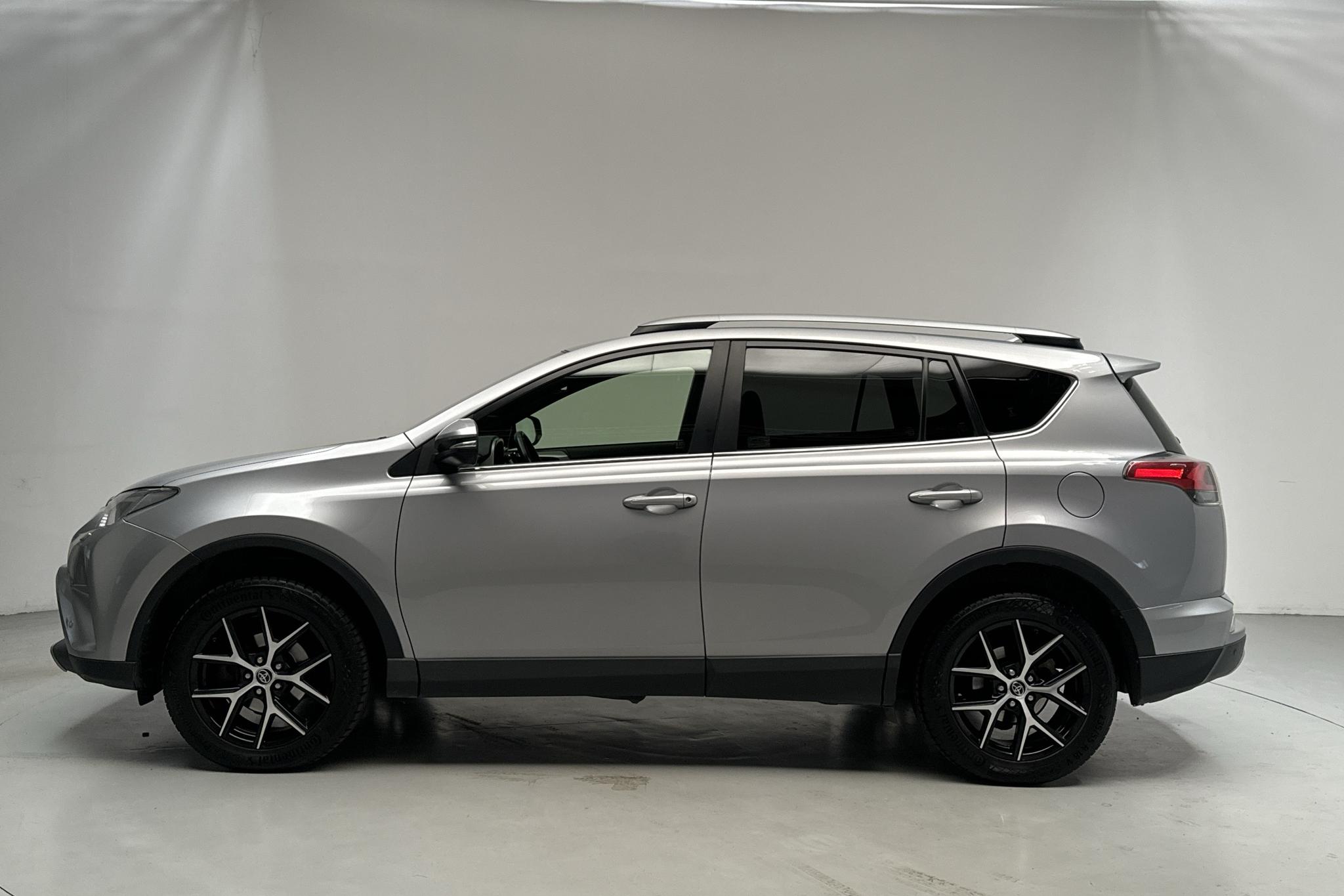 Toyota RAV4 2.0 VVT-i AWD (151hk) - 18 904 mil - Automat - silver - 2017