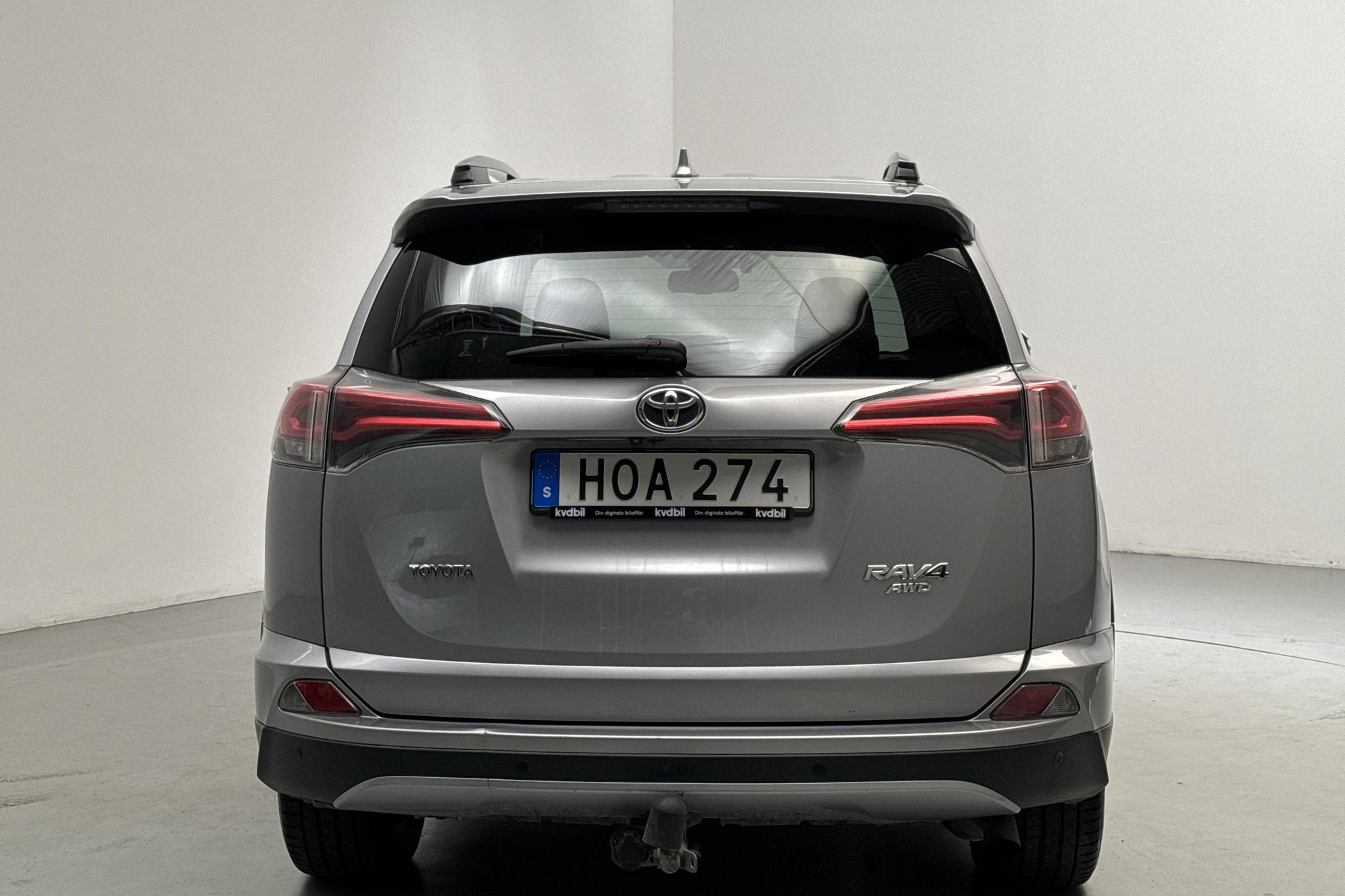 Toyota RAV4 2.0 VVT-i AWD (151hk) - 18 904 mil - Automat - silver - 2017