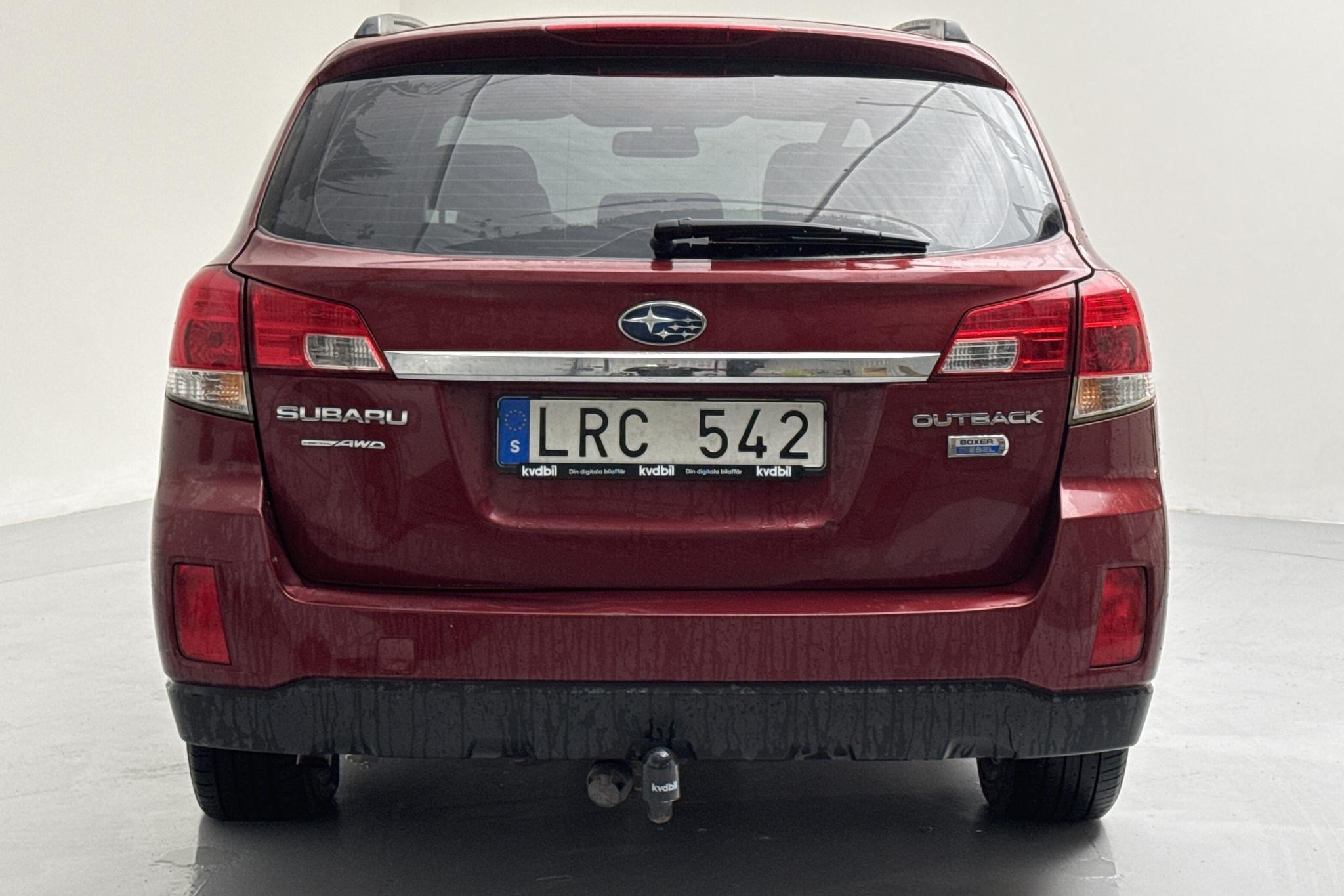 Subaru Outback 2.0D (150hk) - 239 290 km - Manual - red - 2011