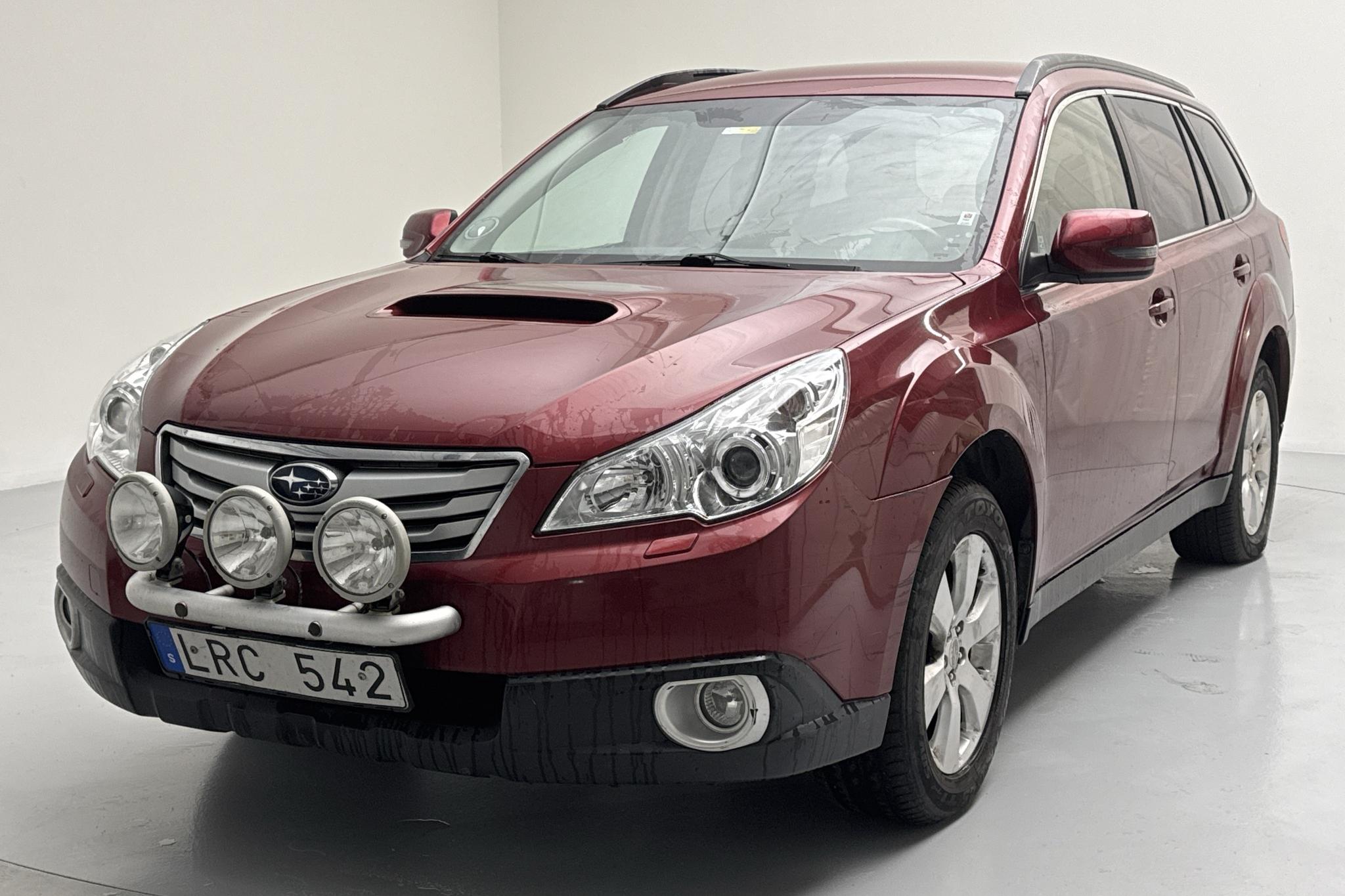 Subaru Outback 2.0D (150hk) - 239 290 km - Manual - red - 2011